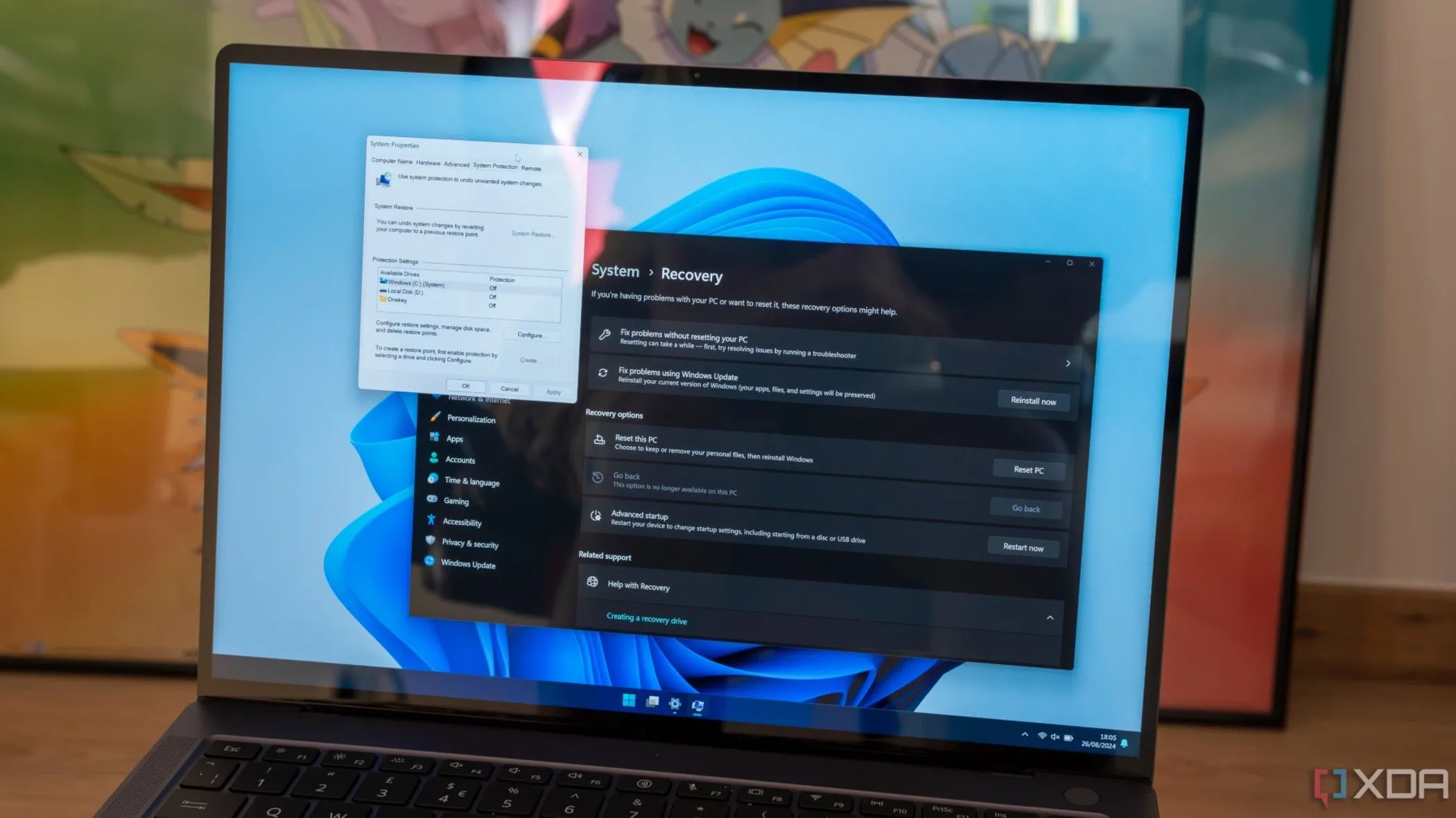 Ảnh chụp màn hình so sánh giao diện Cài đặt và Control Panel trên Windows 11, minh họa quá trình di chuyển tính năng