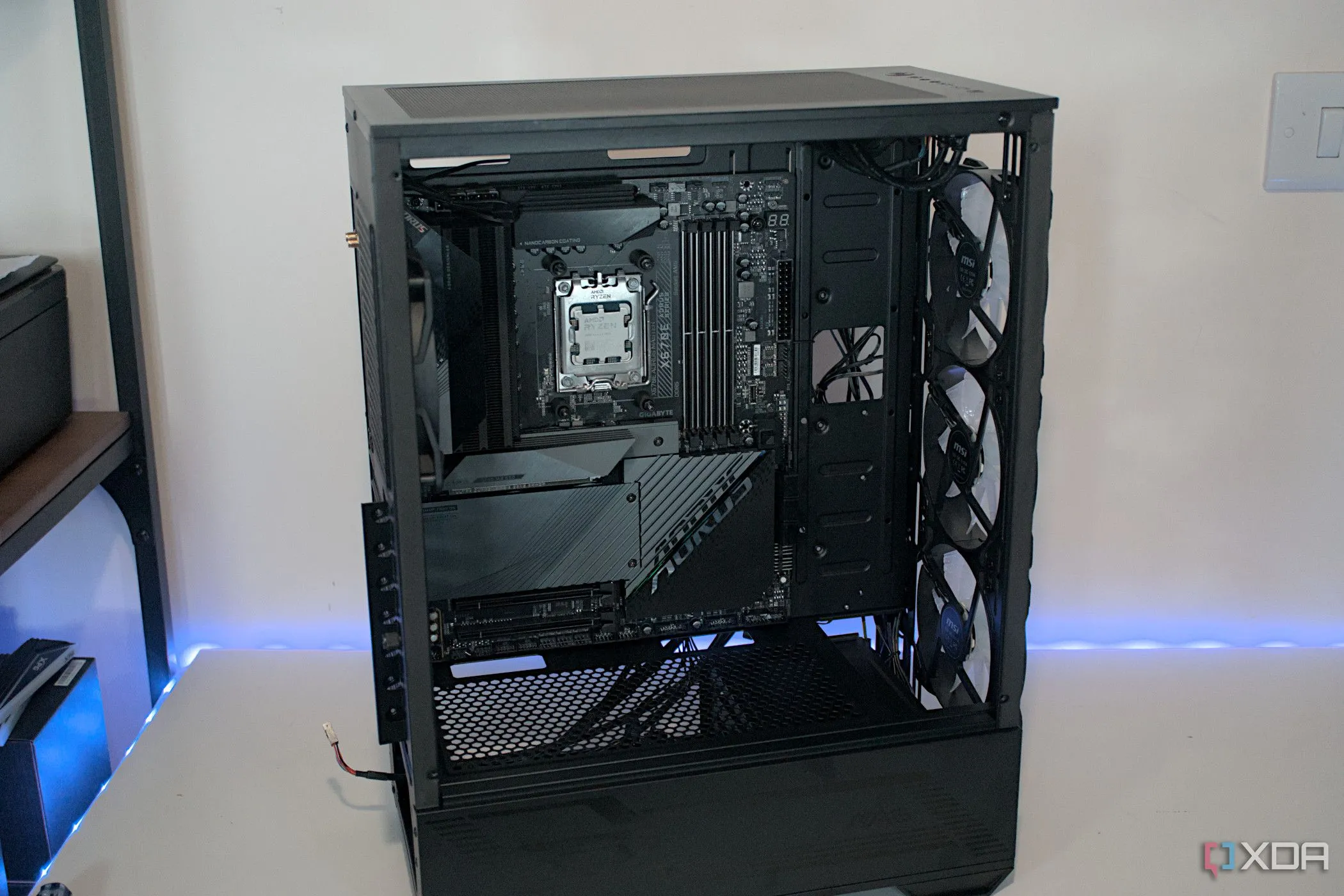 Bo mạch chủ MSI MAG Forge 112R lắp đặt trong NAS DIY cấu hình thấp