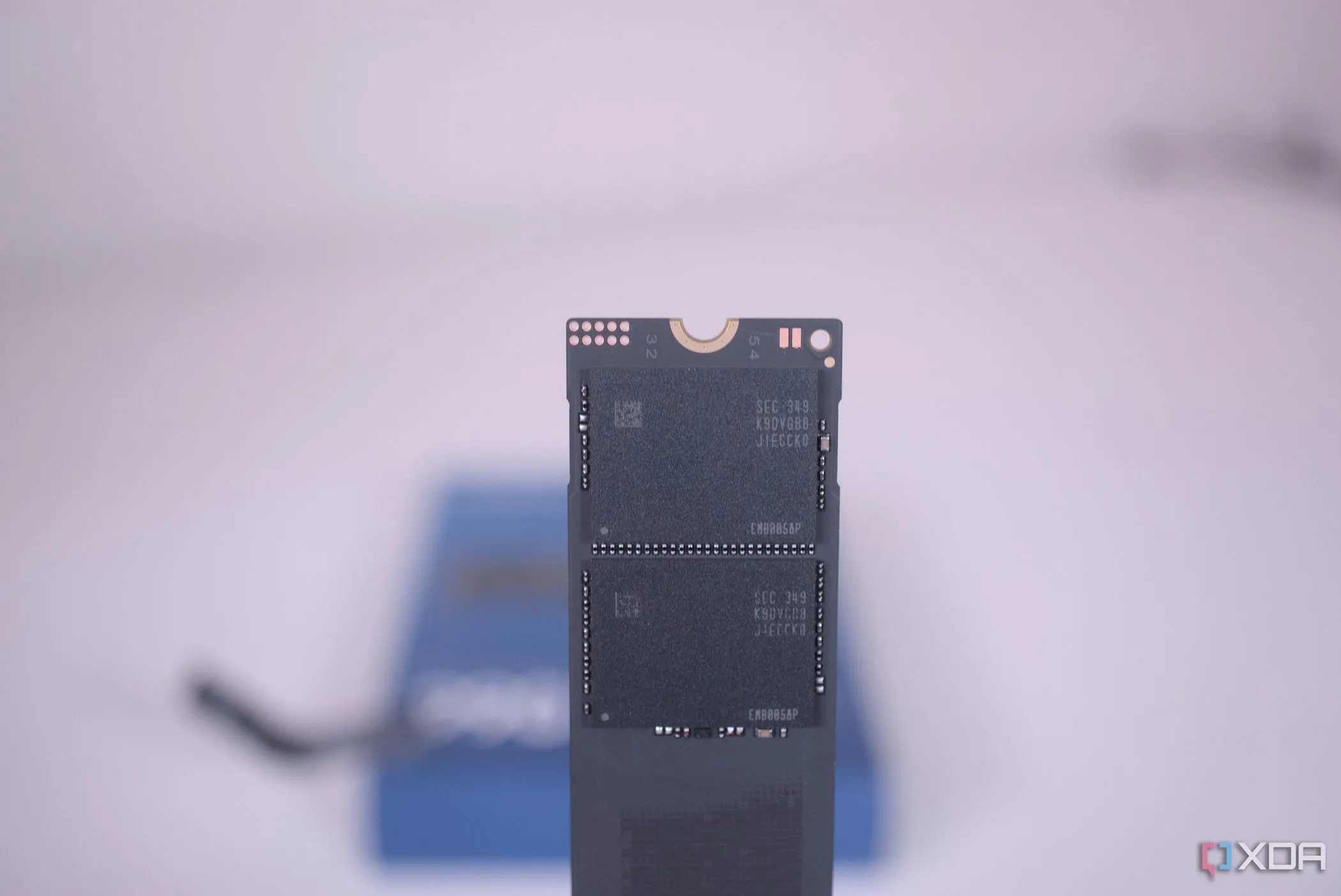 Cận cảnh chip NAND của Samsung 990 Evo