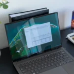 Máy tính xách tay Windows 11 hiển thị Performance Monitor, công cụ kiểm tra hiệu suất hệ thống.
