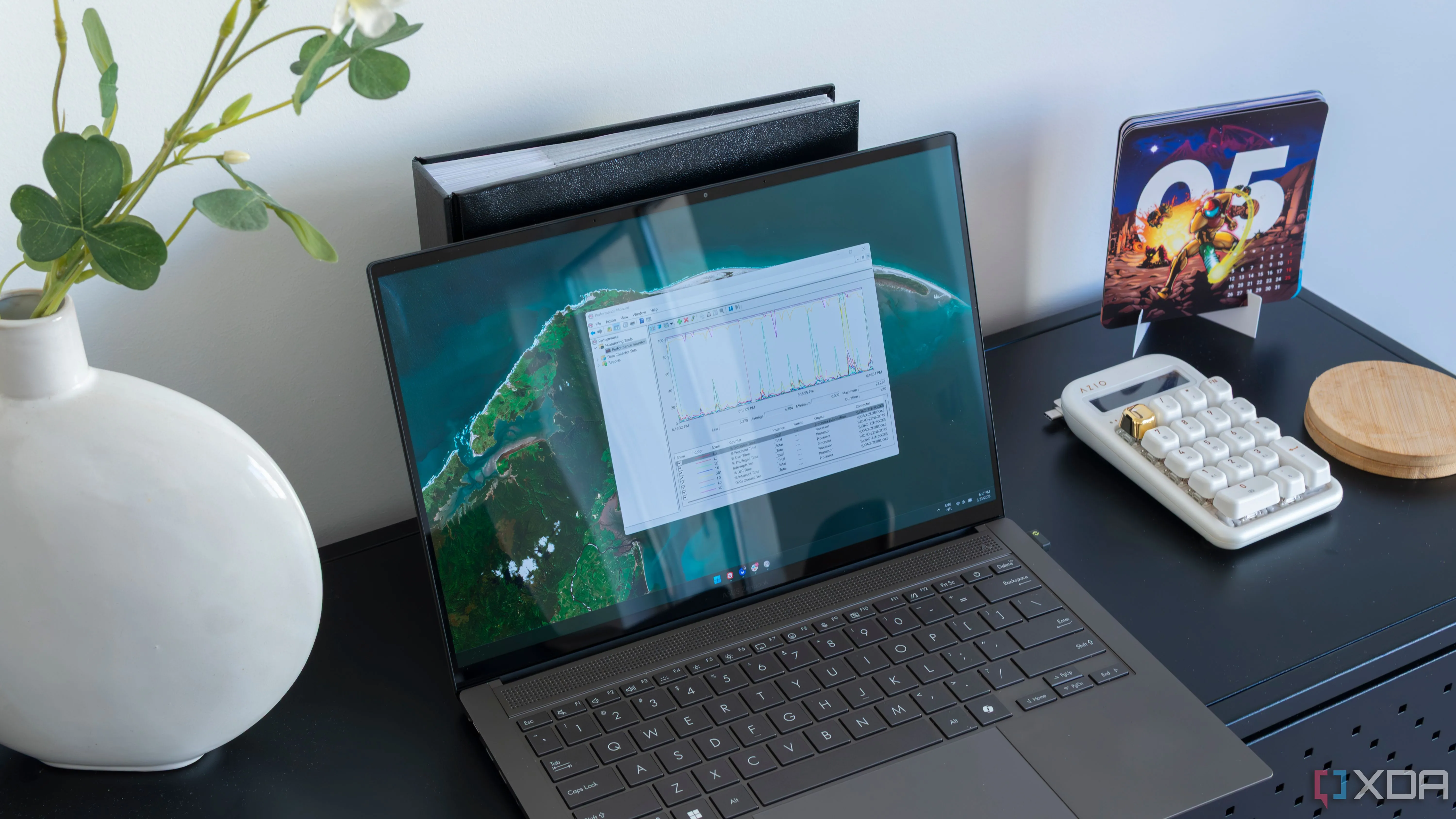 Máy tính xách tay Windows 11 hiển thị Performance Monitor, công cụ kiểm tra hiệu suất hệ thống.