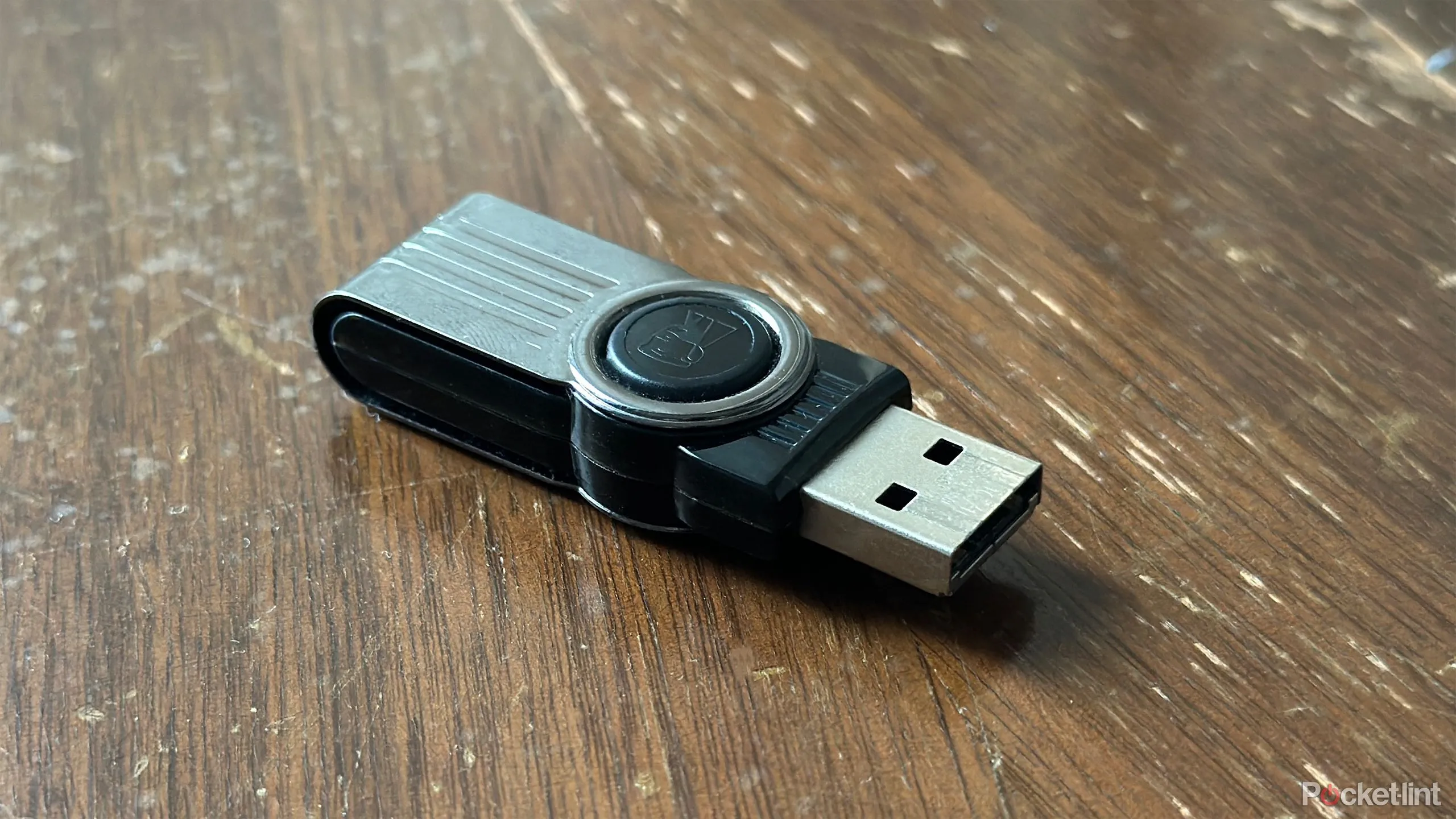 Một chiếc USB stick, thiết bị lưu trữ thường dùng chuẩn USB 2.0