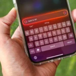 AI trên điện thoại iPhone, màn hình hiển thị sử dụng tính năng gõ văn bản cho Siri