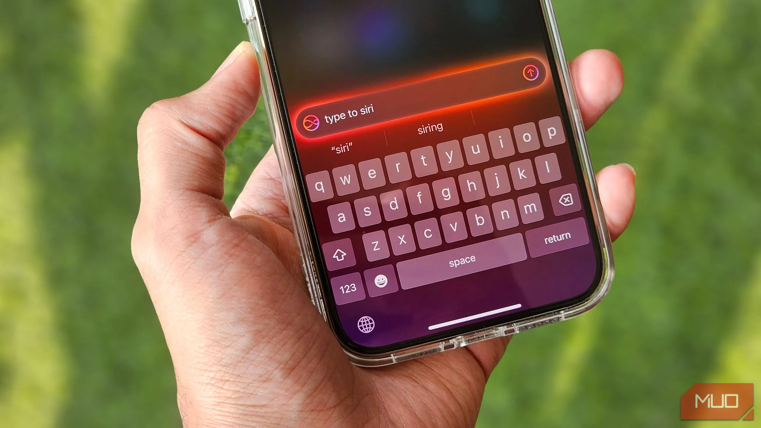 AI trên điện thoại iPhone, màn hình hiển thị sử dụng tính năng gõ văn bản cho Siri