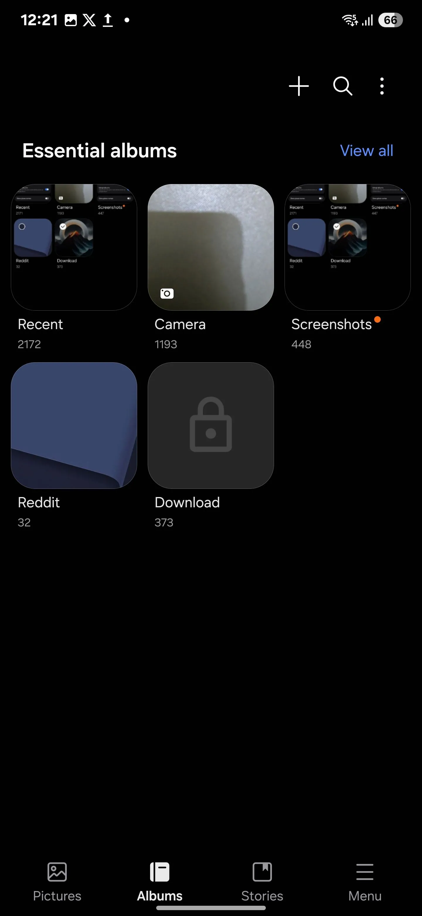 Album đã khóa với biểu tượng ổ khóa trong ứng dụng Samsung Gallery