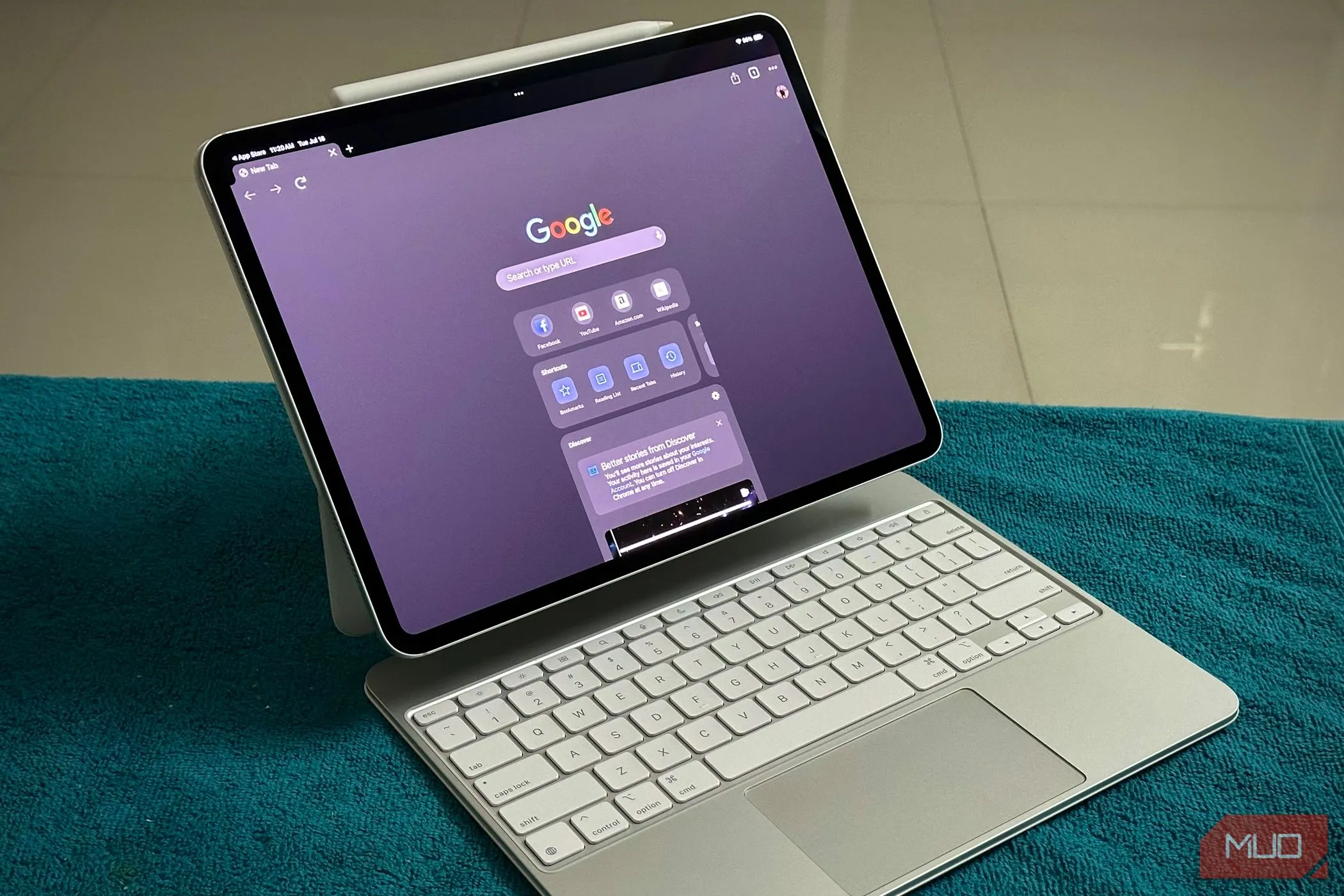 iPad Pro sử dụng Magic Keyboard với trình duyệt Chrome
