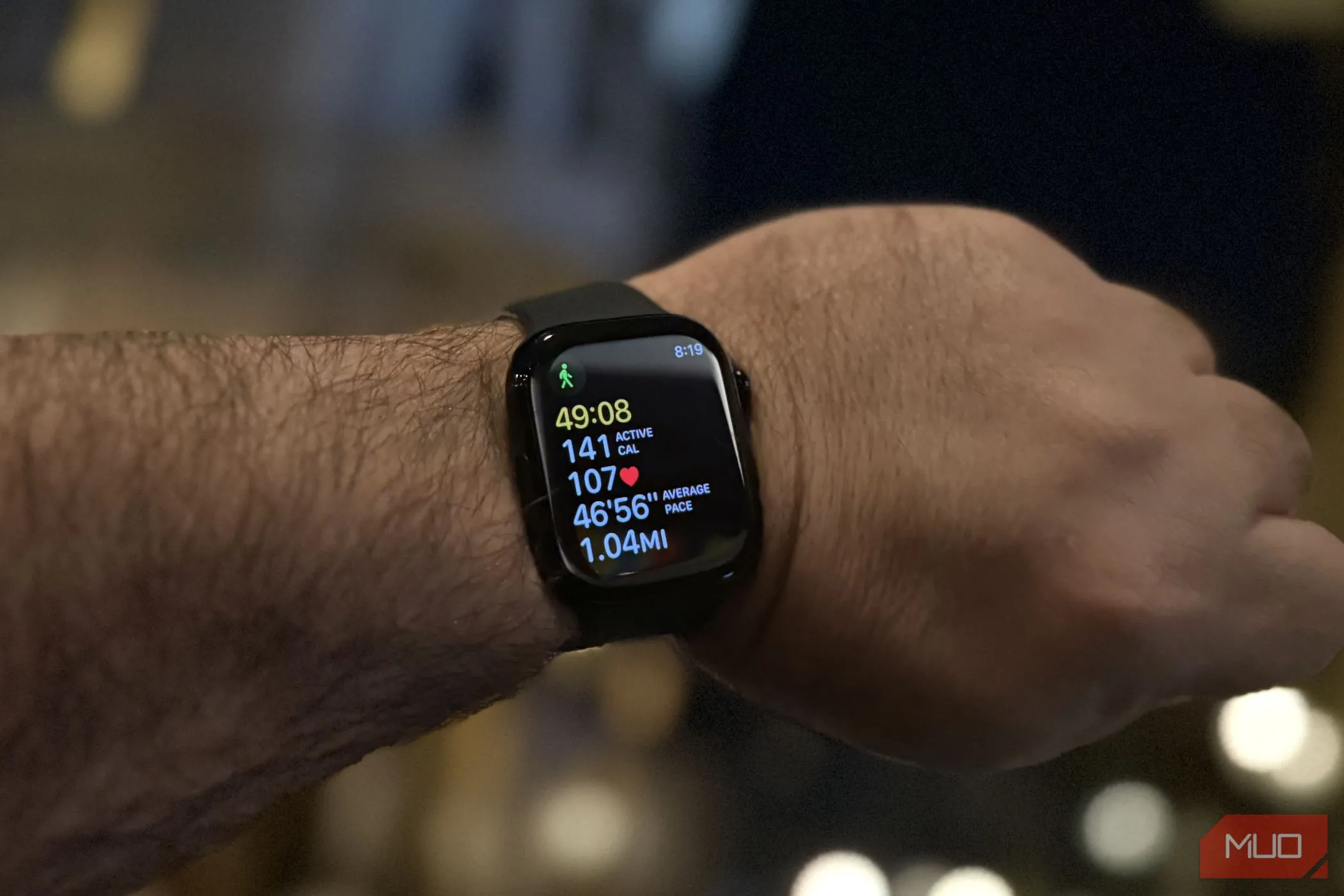 Màn hình Apple Watch Series 10 hiển thị dữ liệu tập luyện và sức khỏe