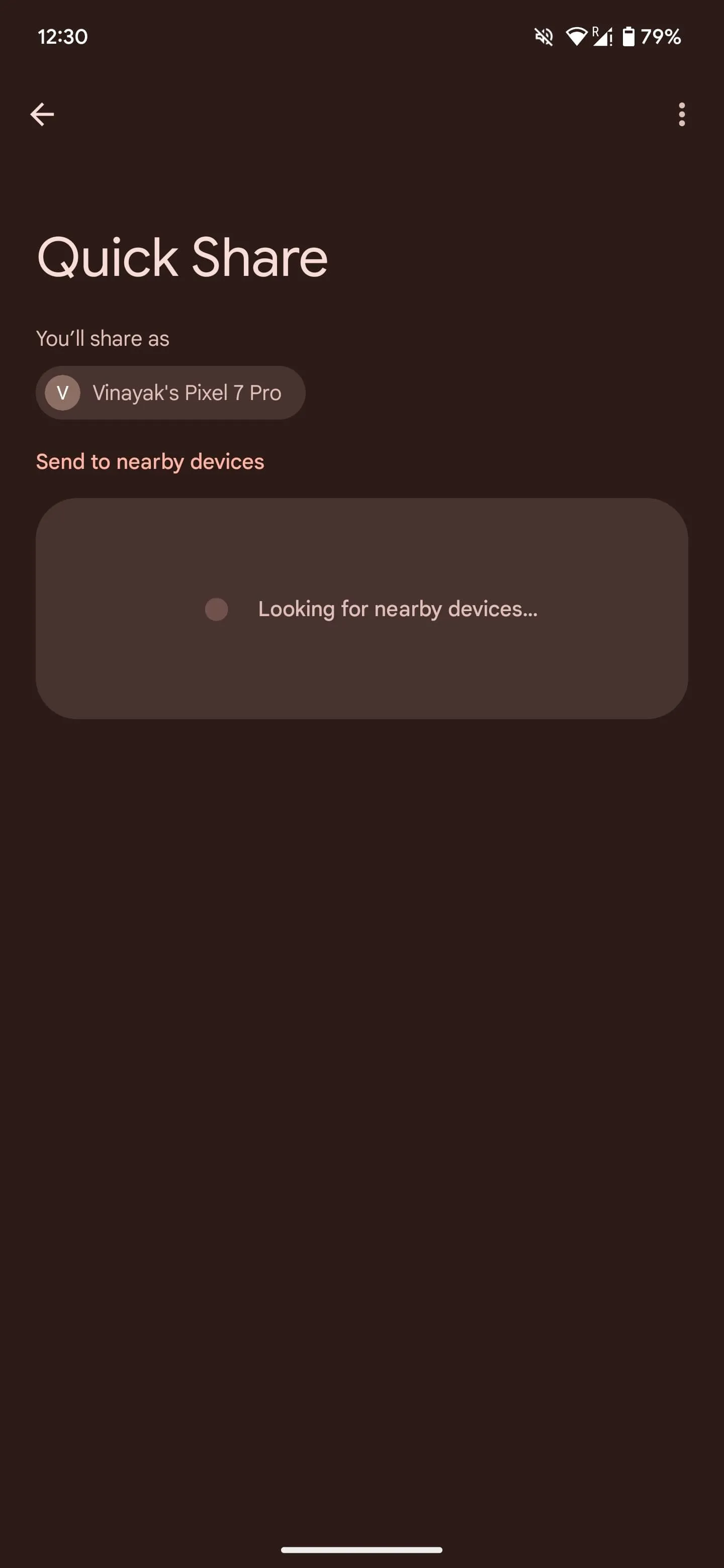 Màn hình tìm kiếm thiết bị lân cận để chia sẻ tệp qua tính năng Chia sẻ Nhanh (Quick Share) trên Android.