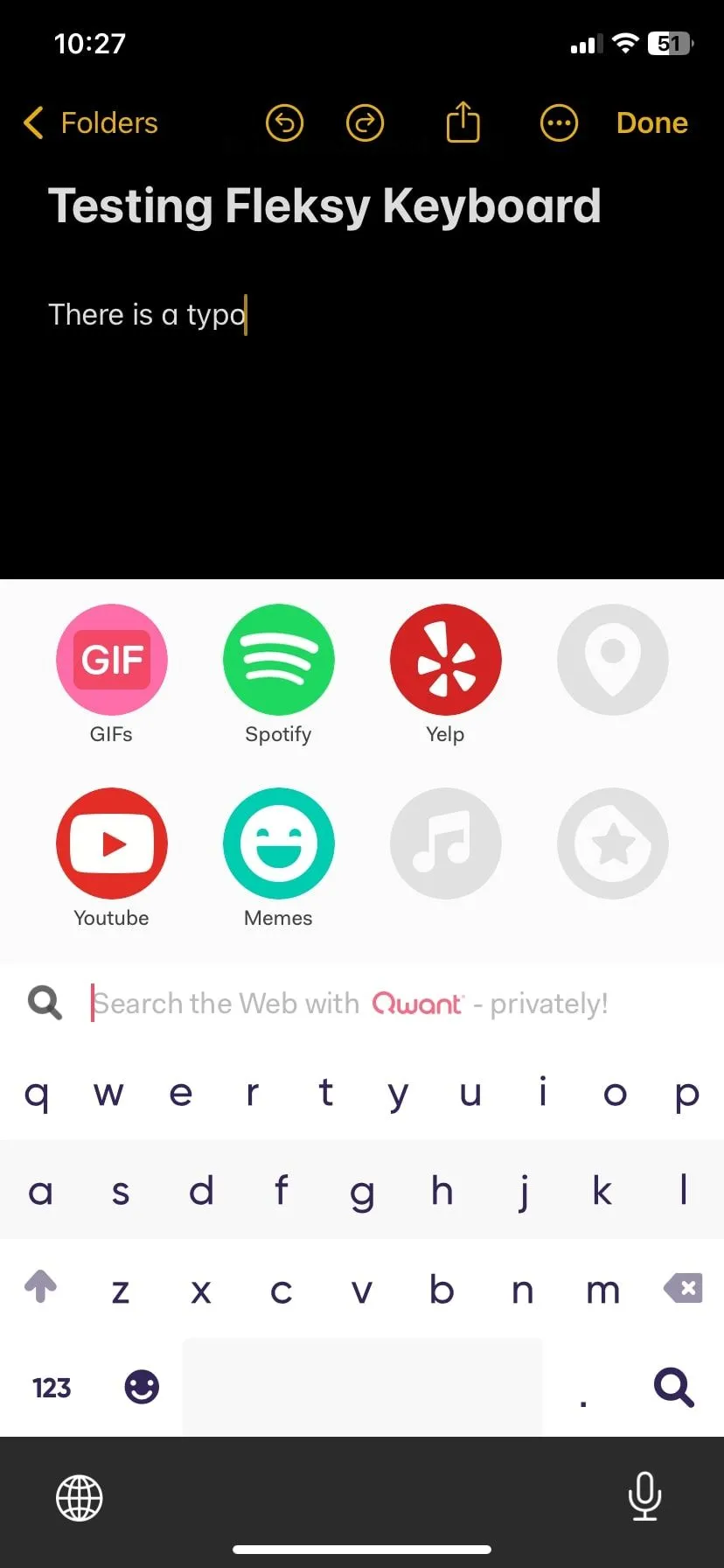 Bàn phím Fleksy với tính năng mở rộng, hiển thị các ứng dụng tích hợp như Spotify và YouTube để truy cập nhanh.