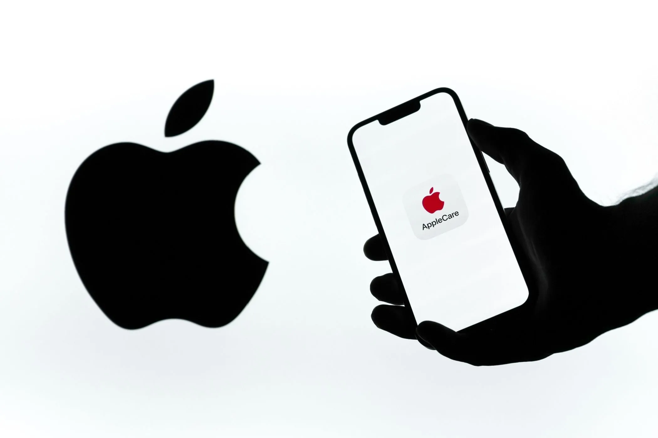 Biểu tượng AppleCare+ hiển thị trên màn hình iPhone, minh họa dịch vụ bảo hành truyền thống của Apple.