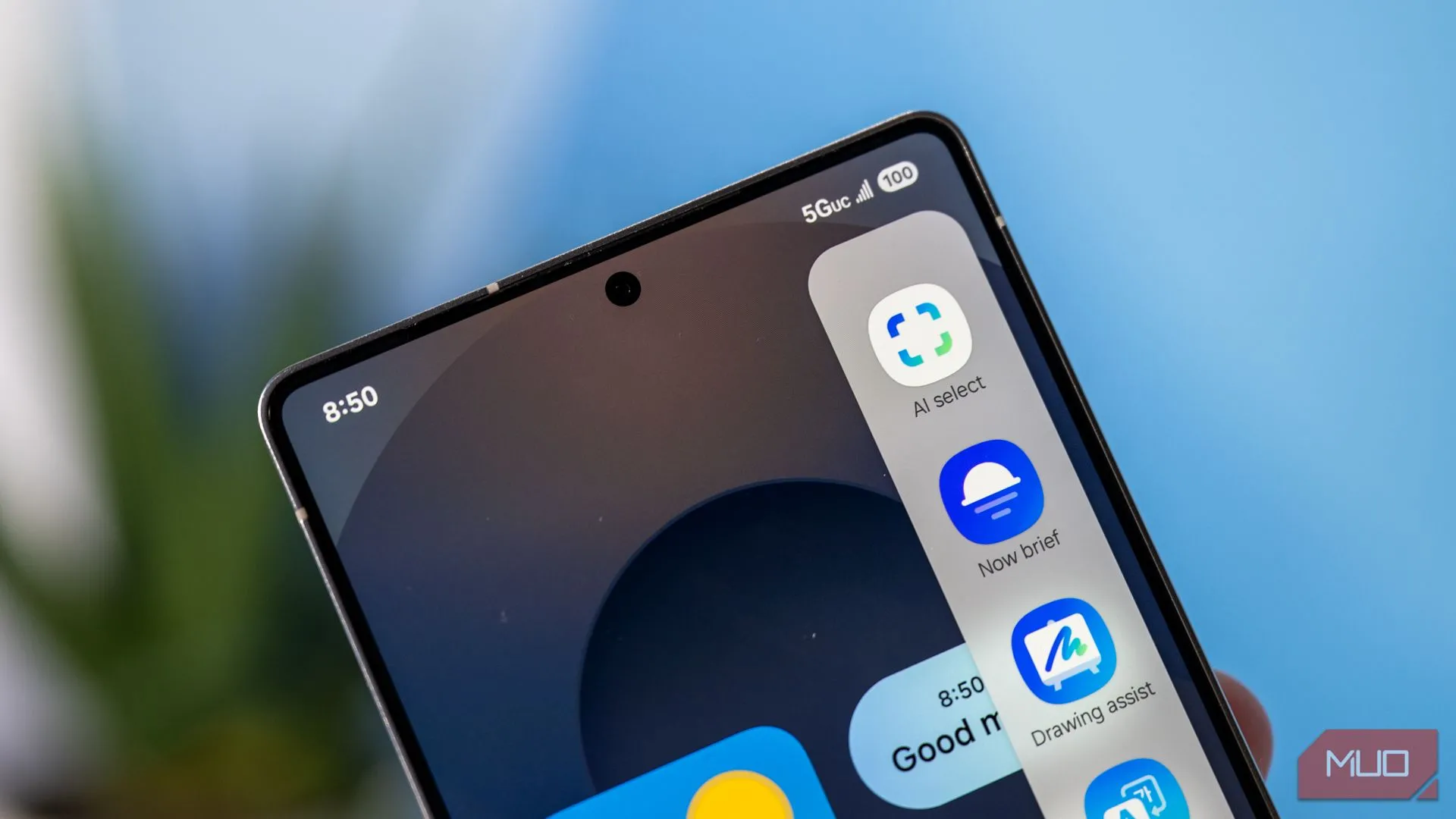 Biểu tượng ứng dụng AI được chọn trong Edge Panel trên màn hình Samsung Galaxy S25 Ultra
