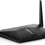 Bộ định tuyến Wi-Fi NETGEAR Nighthawk AX4, một trong những lựa chọn thay thế TP-Link hàng đầu.
