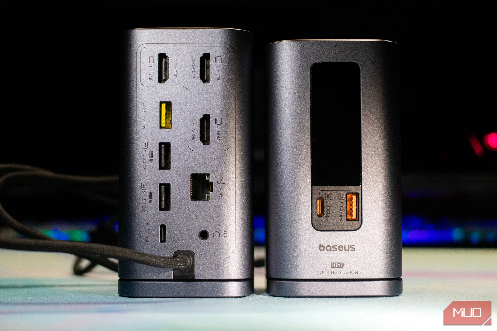 Các cổng kết nối mặt sau của Baseus Spacemate phiên bản macOS, với ba cổng HDMI và hai cổng USB-A 2.0