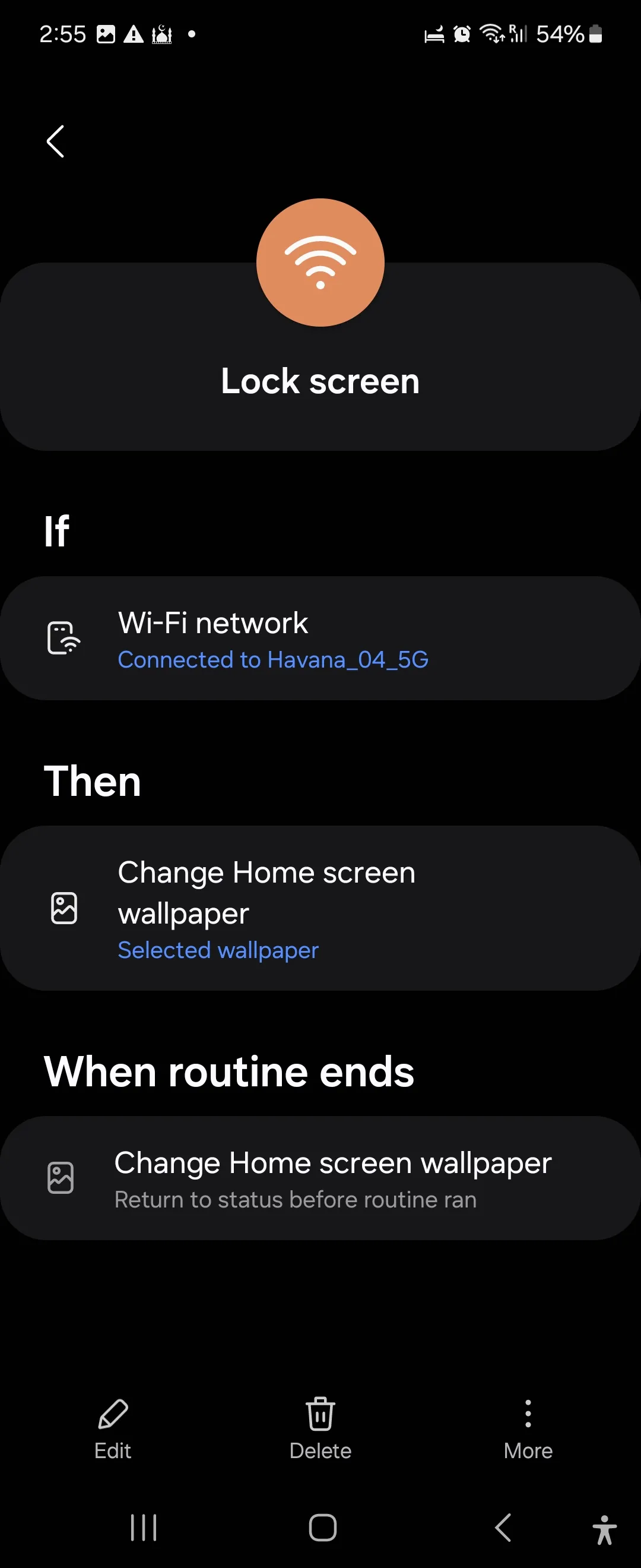Cài đặt routine thay đổi hình nền màn hình khóa tự động trong Samsung Modes and Routines, hiển thị lựa chọn hình ảnh dựa trên vị trí.