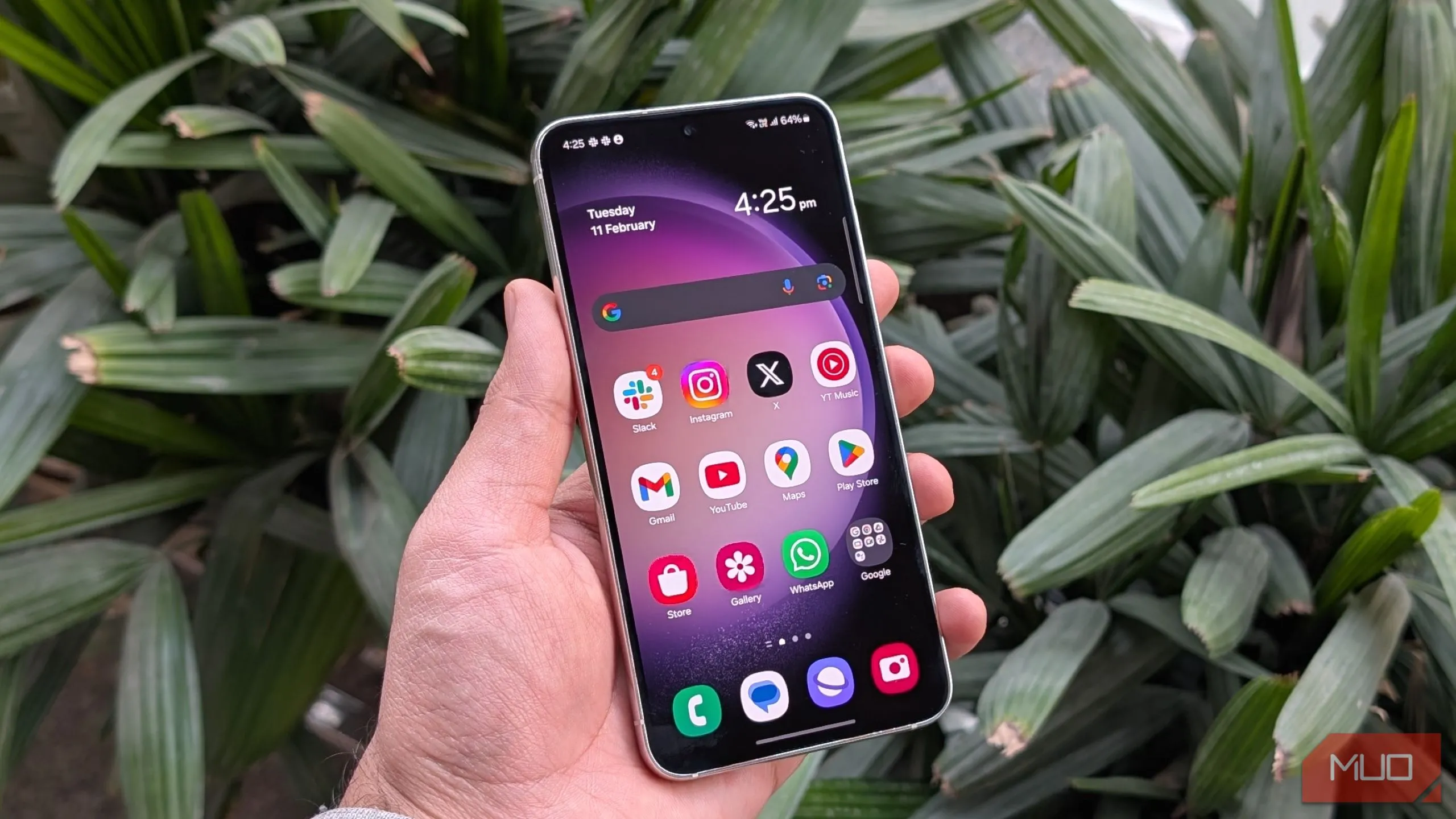 Cận cảnh mặt lưng và camera của Galaxy S23