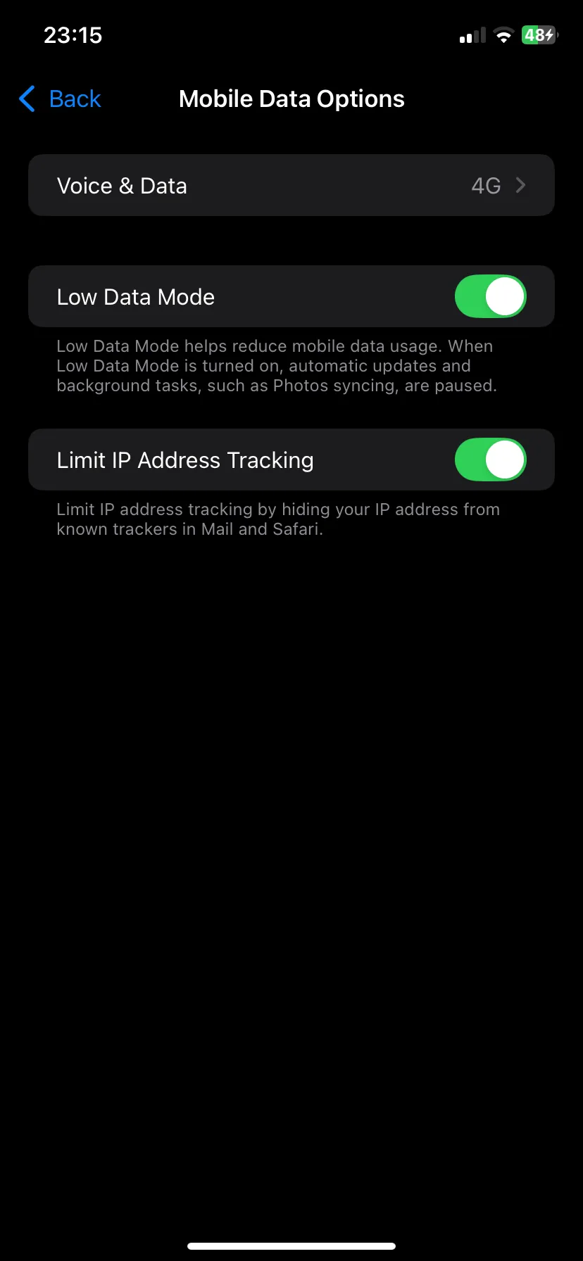 Chế độ Dữ liệu Thấp đã bật trong Cài đặt iOS, giúp tiết kiệm dung lượng khi sử dụng hotspot