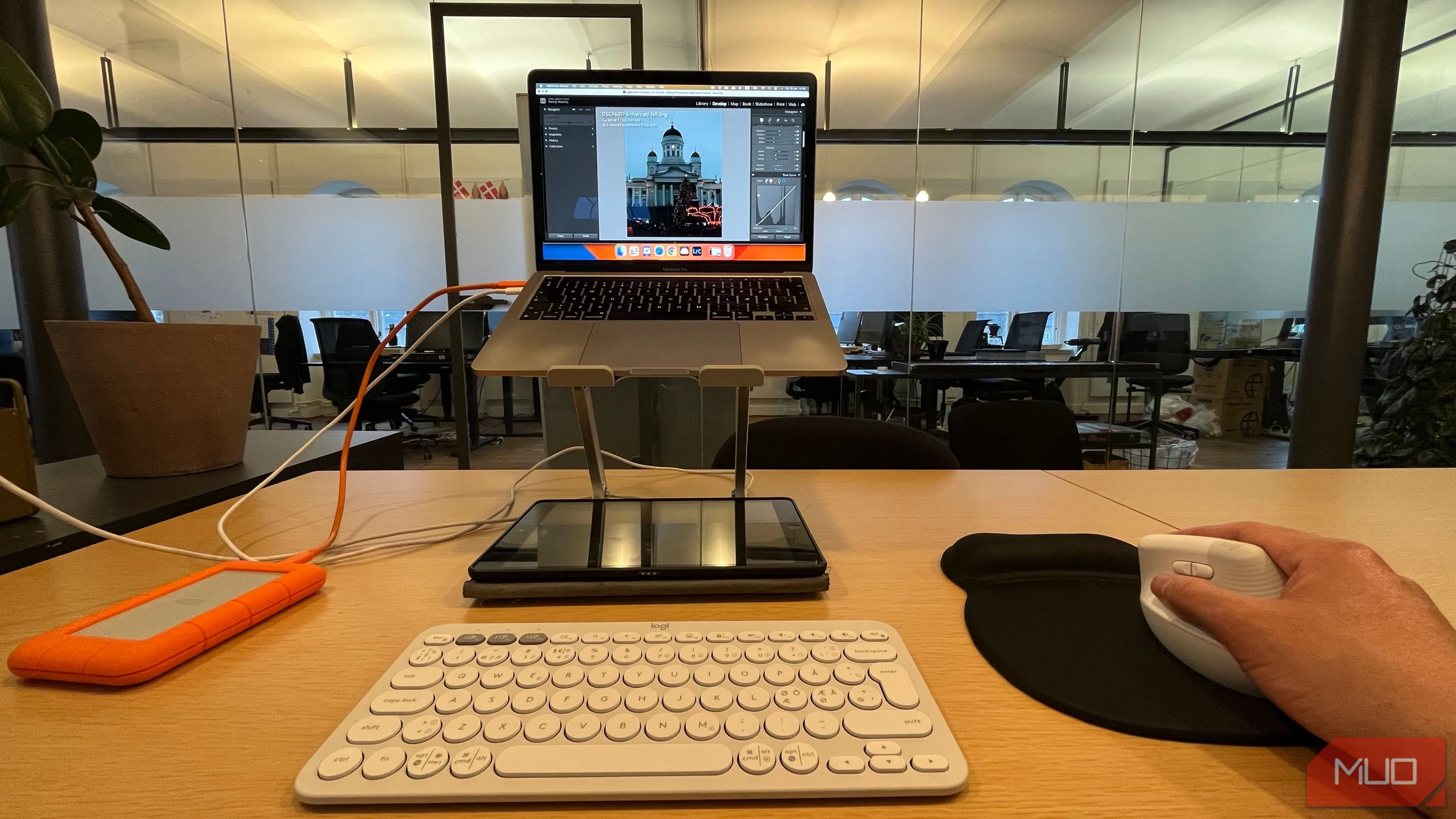 Chỉnh sửa ảnh trên laptop bằng chuột không dây