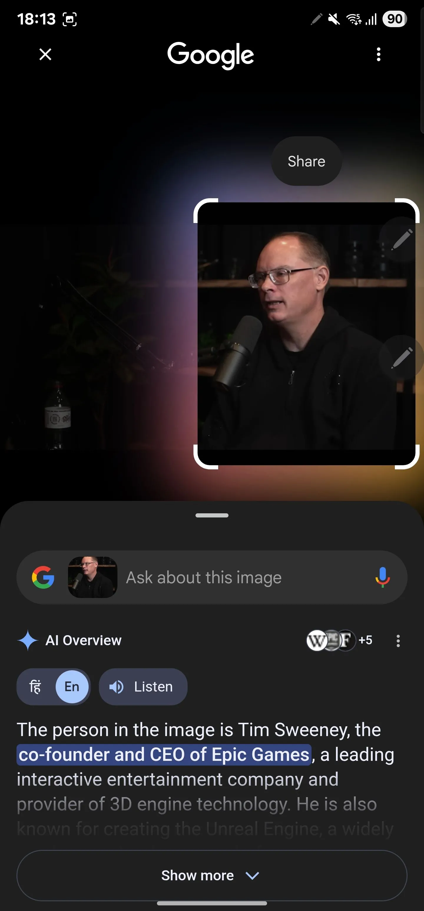 Chọn một người trong video để nhận diện bằng Circle to Search.