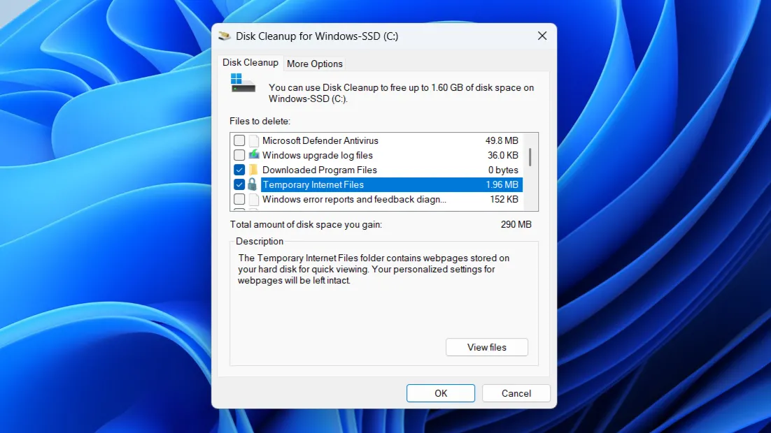 Cửa sổ công cụ Disk Cleanup trên Windows, hiển thị các loại tệp tạm thời có thể xóa để giải phóng dung lượng ổ đĩa.