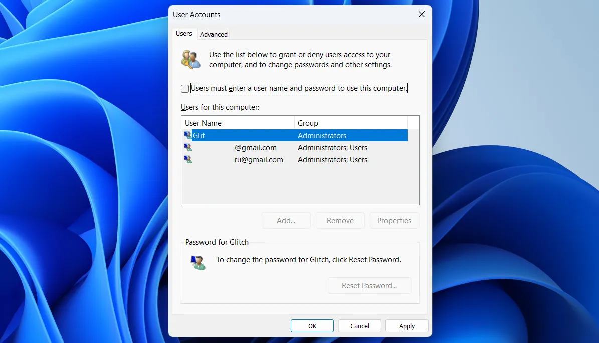 Cửa sổ Tài khoản Người dùng (User Accounts) trên Windows 11, cho phép quản lý hồ sơ và thiết lập đăng nhập tự động.
