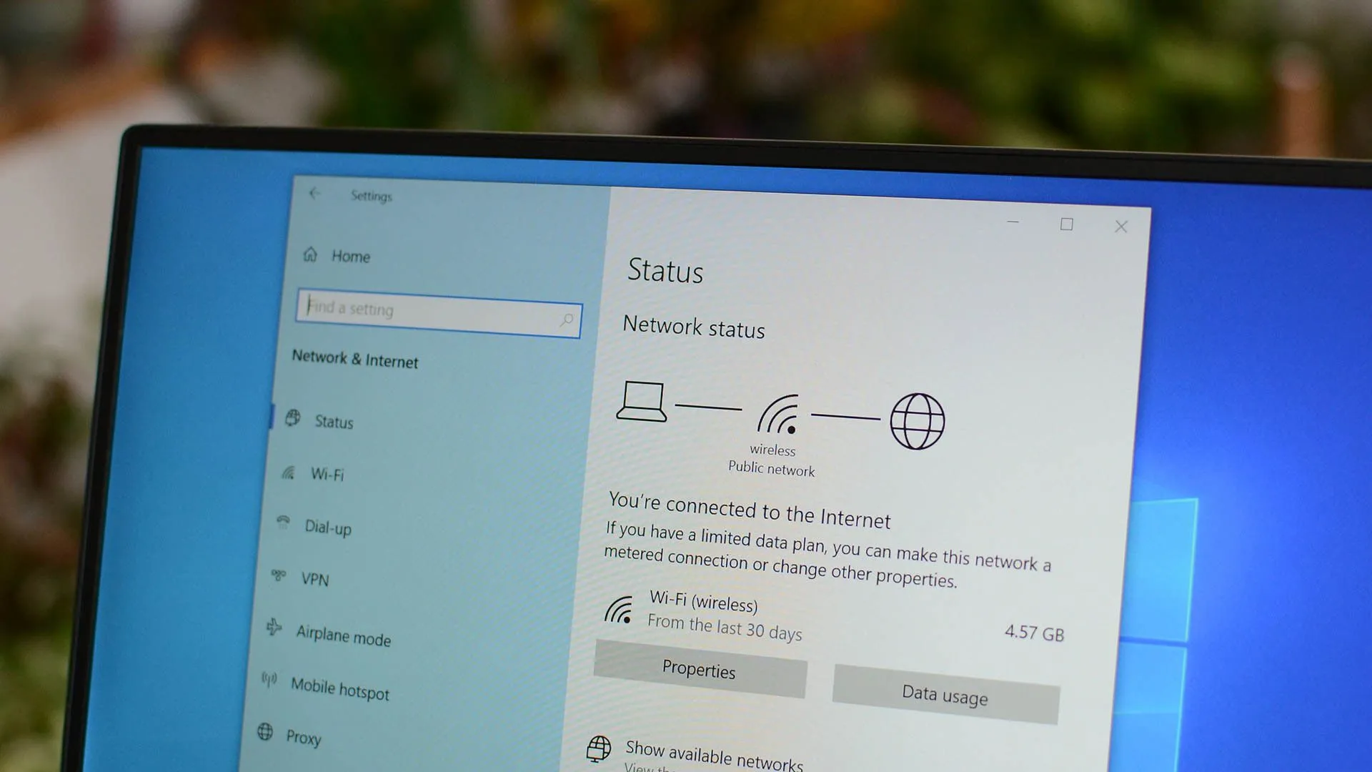 Cửa sổ Thuộc tính Trạng thái Mạng trong cài đặt Windows, thể hiện cài đặt kết nối mạng.