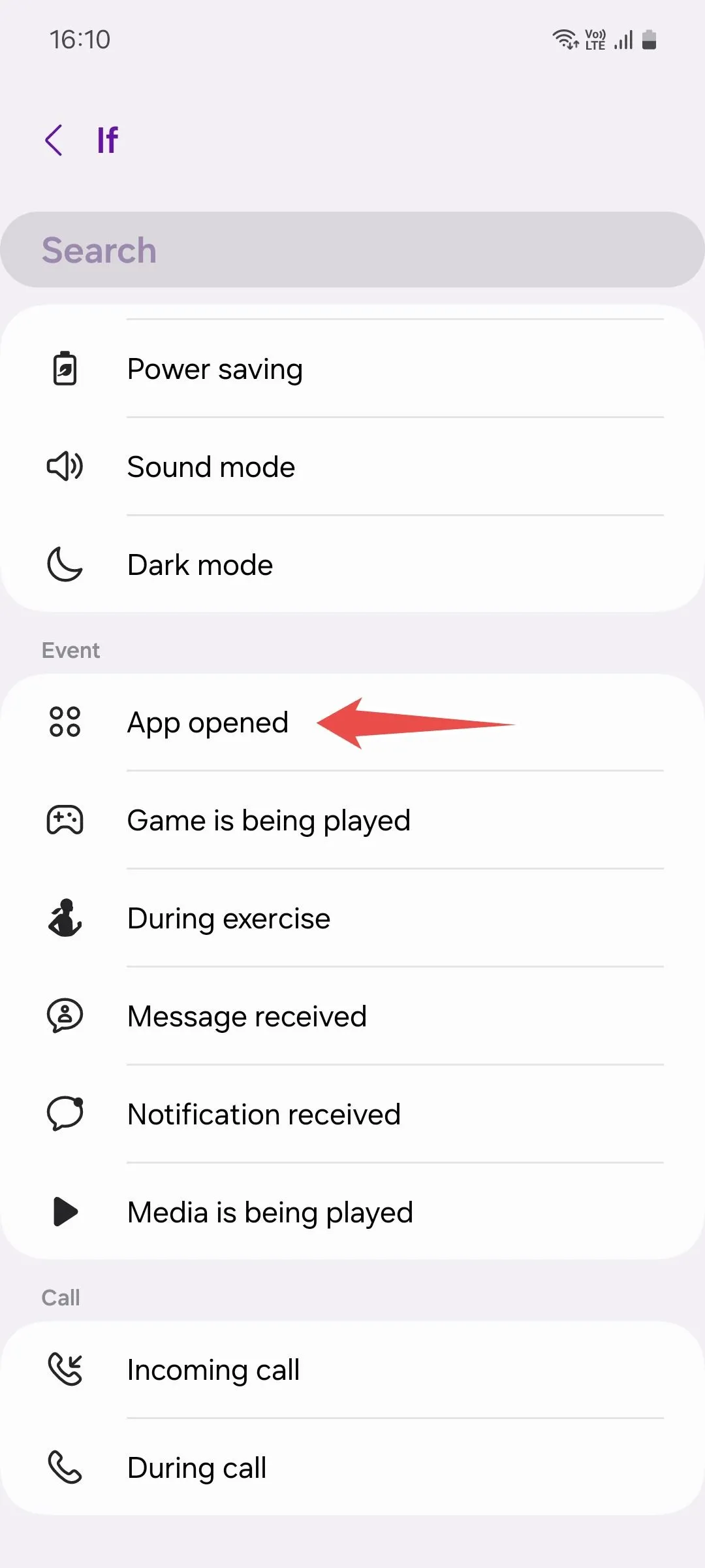 Danh sách các điều kiện kích hoạt cho Quy trình Samsung, với tùy chọn 'Ứng dụng đã mở' được chọn để tự động hóa định vị.