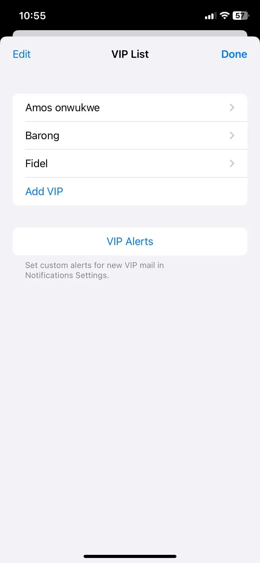 Danh sách các liên hệ VIP được thiết lập trong ứng dụng Apple Mail, giúp ưu tiên email quan trọng