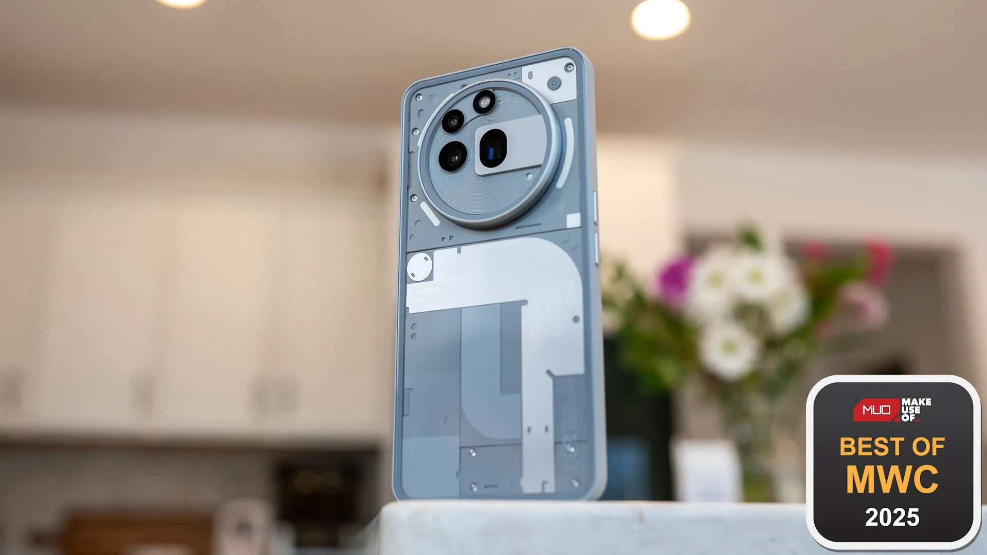 Điện thoại Nothing Phone (3a) Pro tại MWC 2025, nhận giải thưởng thiết bị nổi bật.