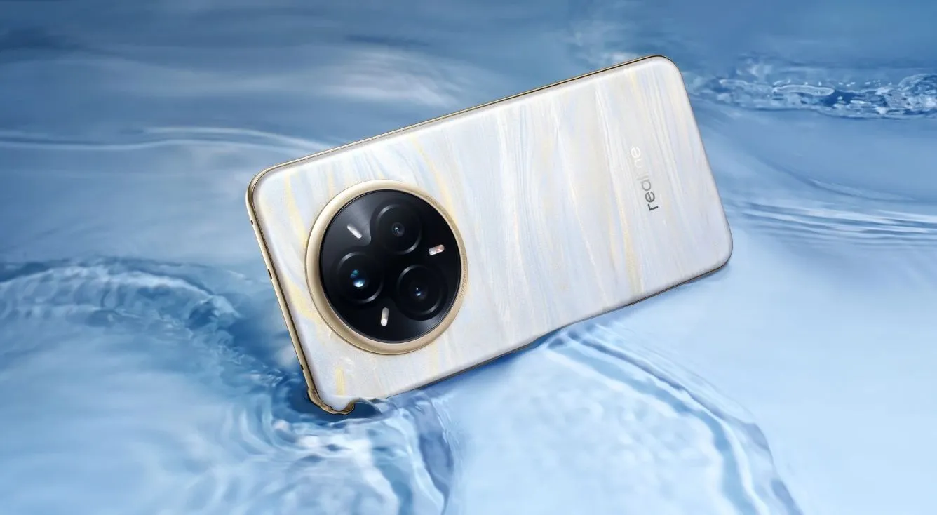 Điện thoại Realme 14 Pro Plus đổi màu từ trắng sang xanh