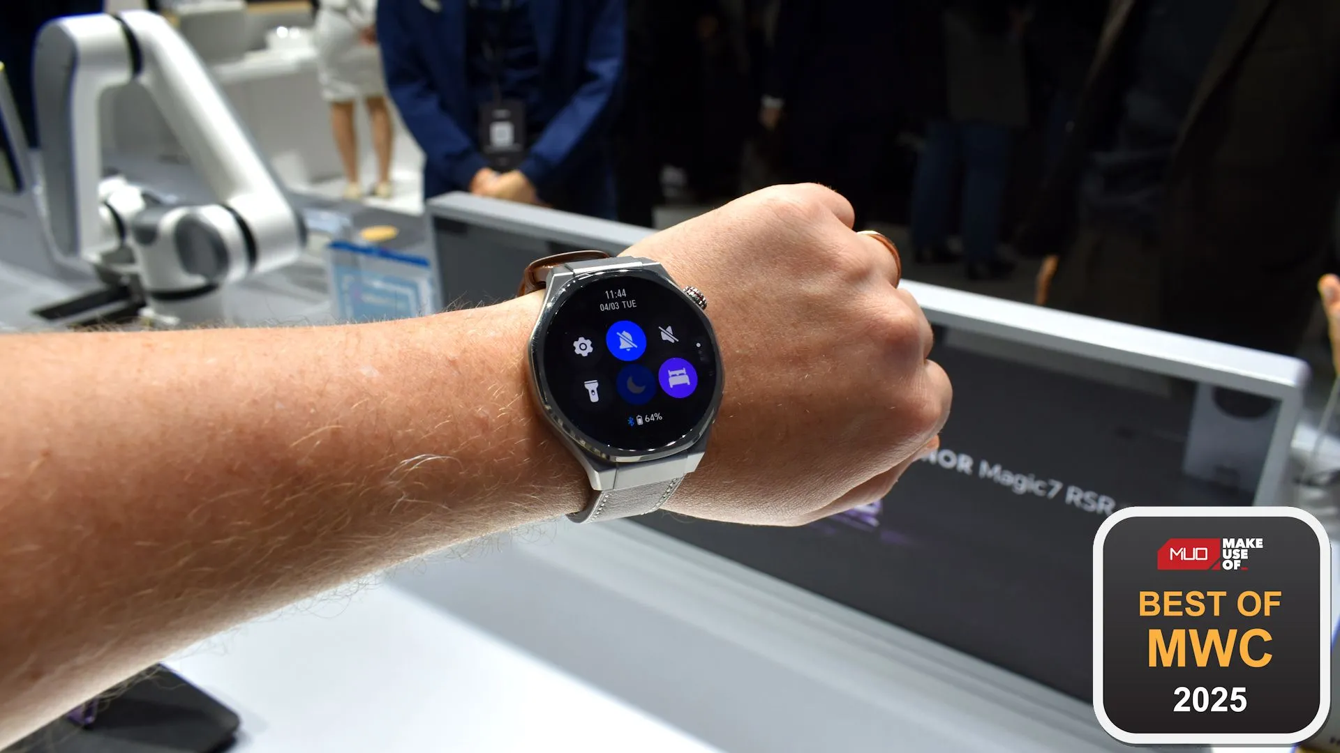 Đồng hồ thông minh Honor Watch 5 Ultra tại MWC 2025, nhận giải thưởng.