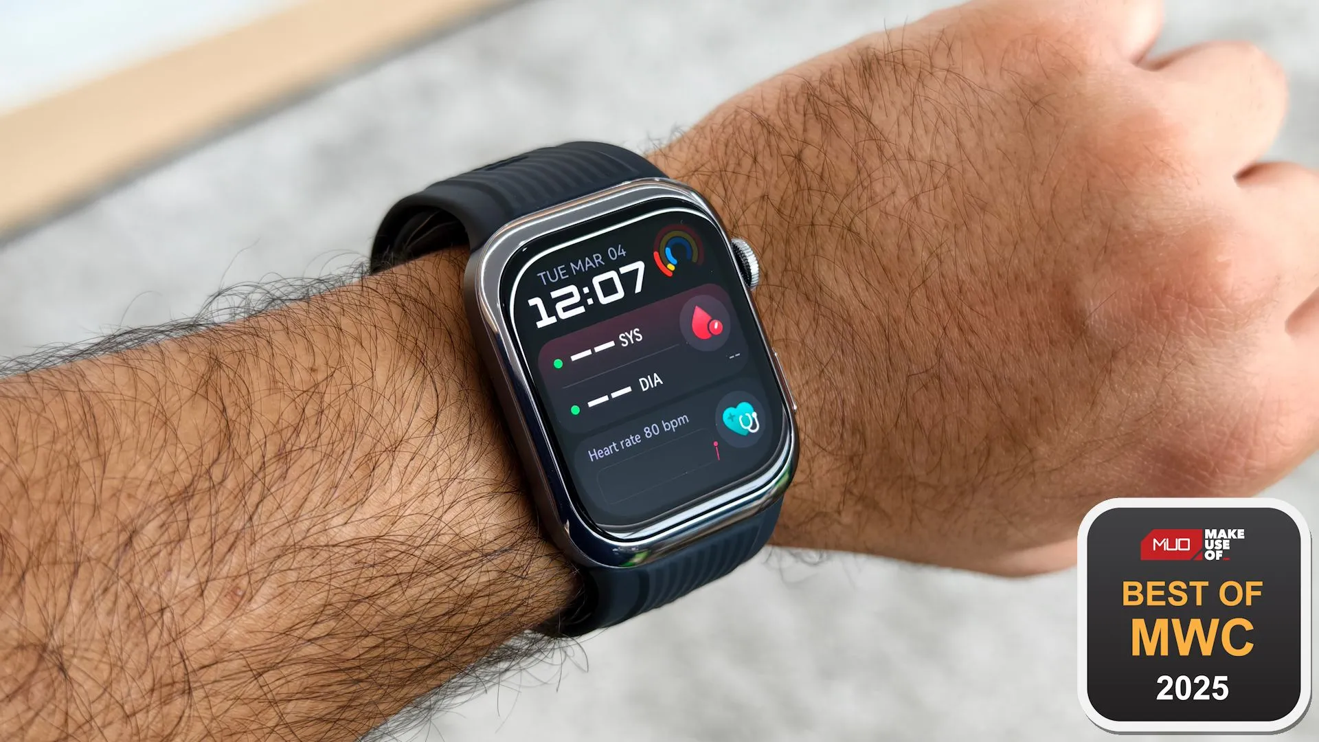 Đồng hồ thông minh Huawei Watch D2 tại MWC 2025, nhận giải thưởng.