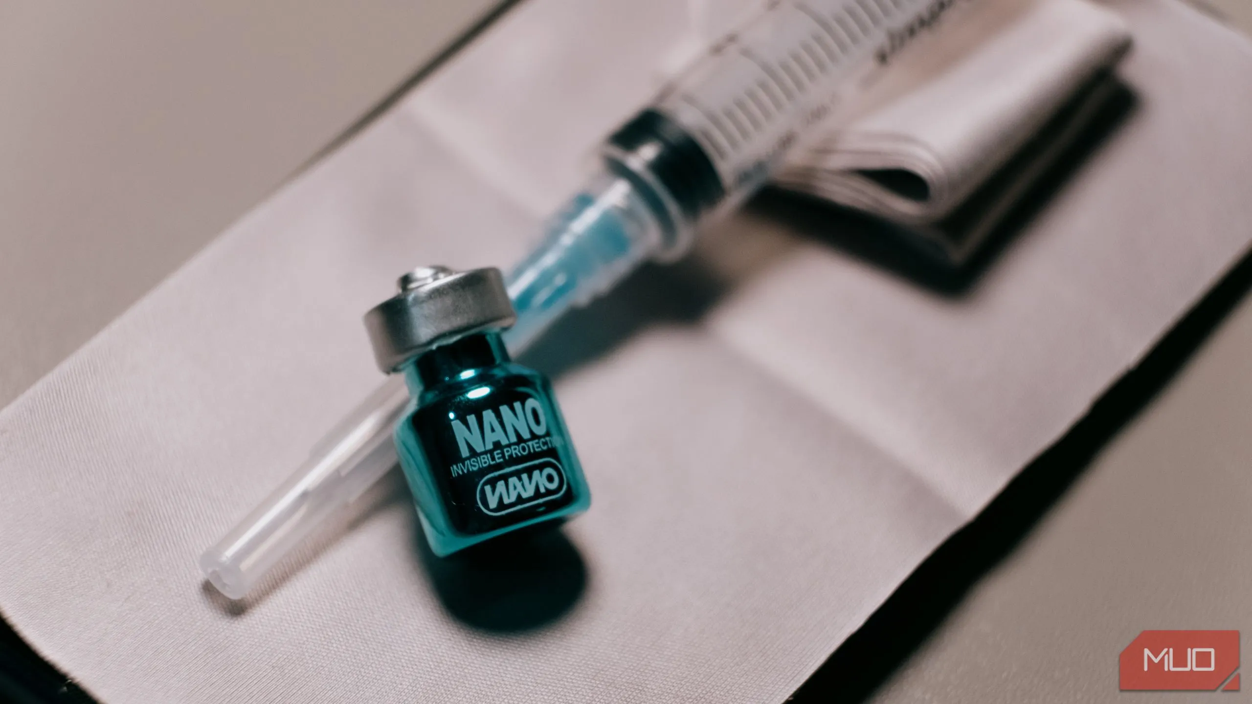 Dung dịch lớp phủ nano oleophobic và ống tiêm