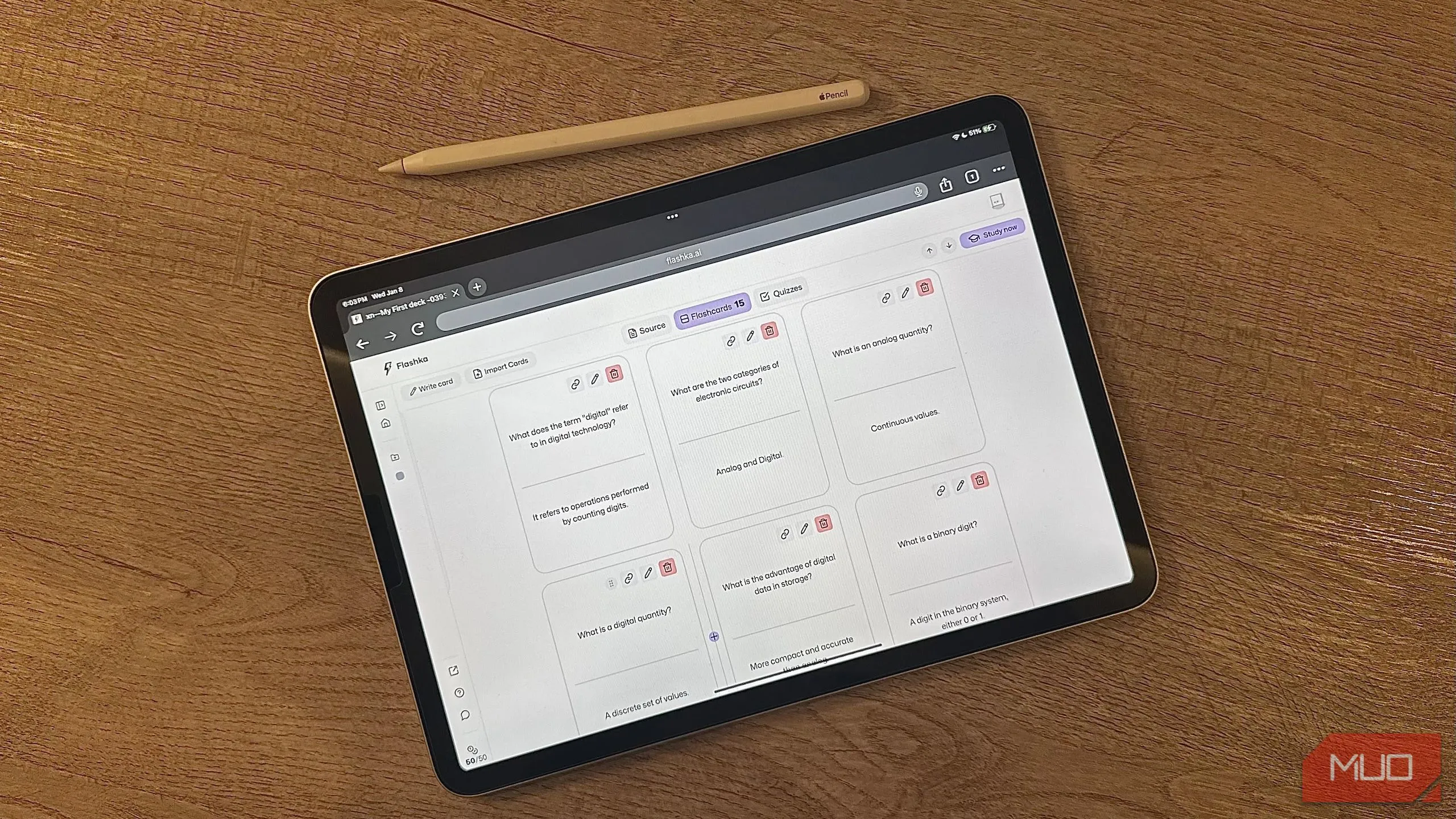 FlashKa website trên iPad cùng với Apple Pencil