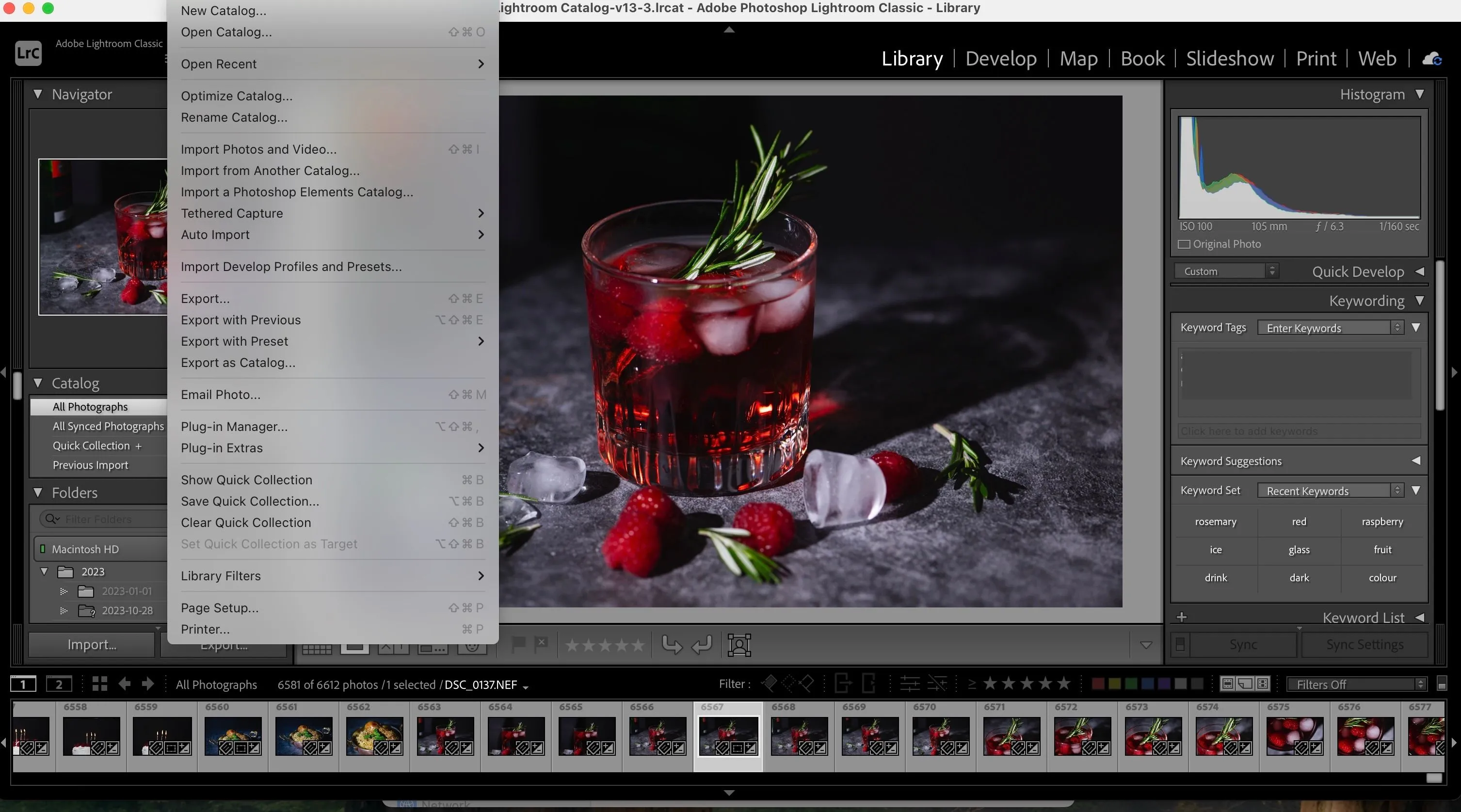 Giao diện Adobe Lightroom khi nhập và xử lý tệp ảnh từ máy ảnh DSLR, tối ưu hóa quy trình hậu kỳ.
