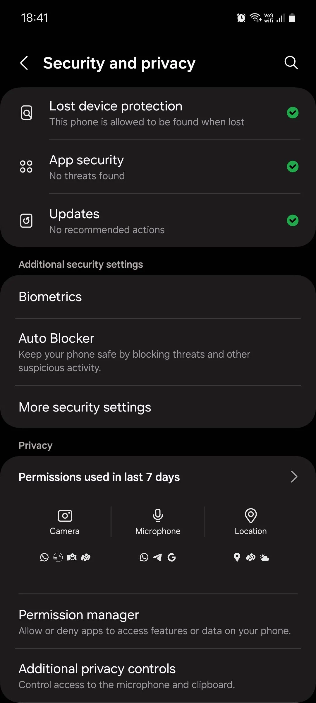 Giao diện cài đặt bảo mật và quyền riêng tư của One UI Samsung, với tính năng 'Tự động chặn' được bật