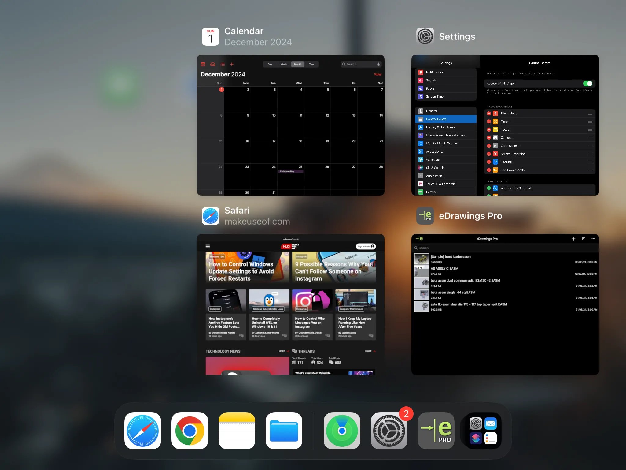 Giao diện chuyển đổi ứng dụng trên iPadOS với nhiều ứng dụng đang mở đồng thời, minh họa khả năng đa nhiệm của thiết bị.
