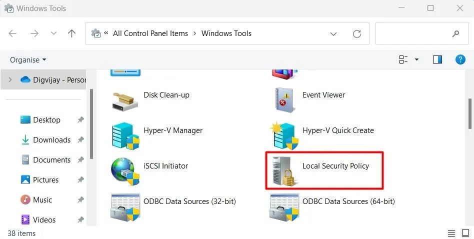 Giao diện Control Panel với đường dẫn đến Windows Tools và Local Security Policy.