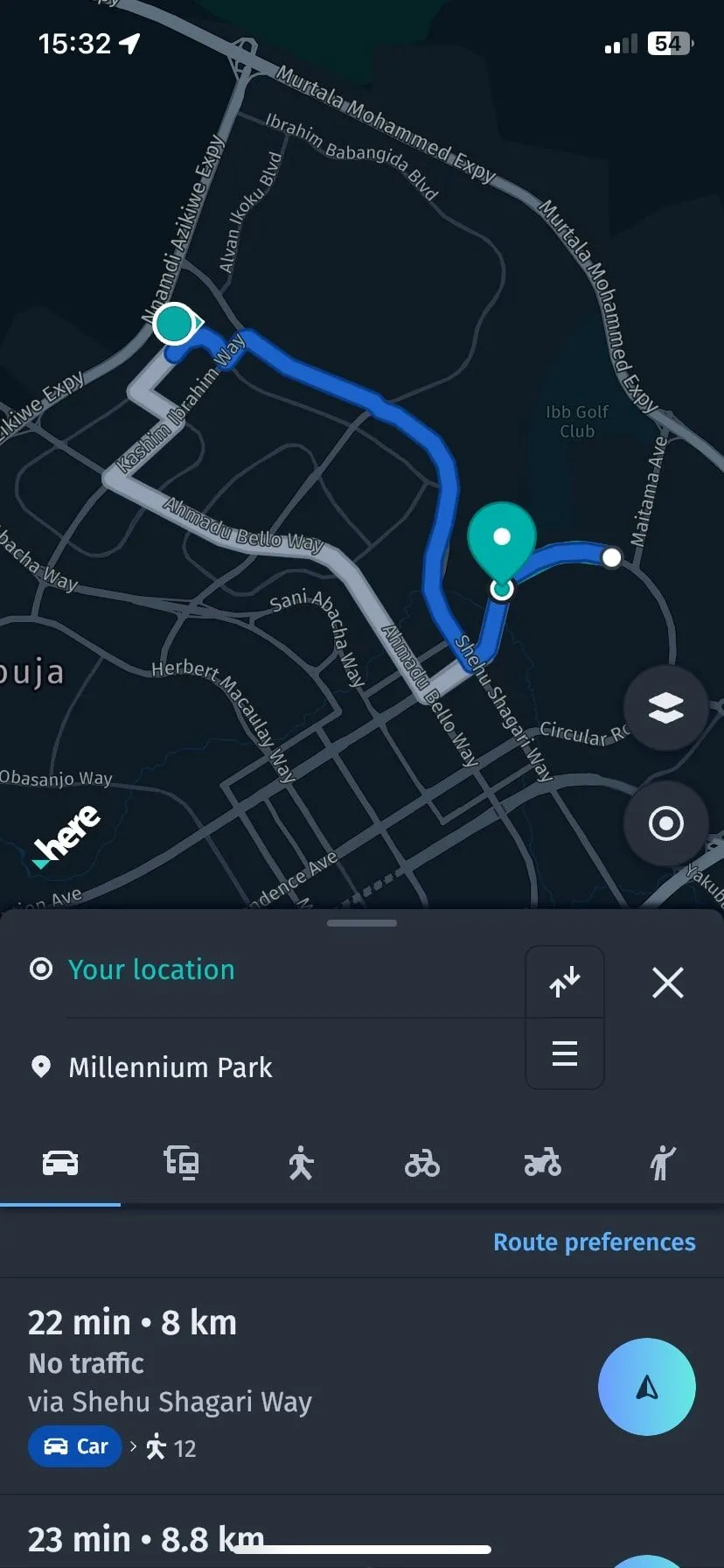 Giao diện điều hướng ô tô của HERE WeGo, cung cấp chỉ đường chi tiết khi lái xe.
