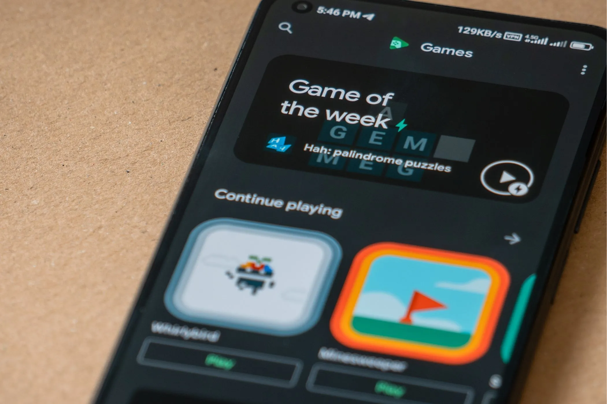 Giao diện Google Play Games với mục &quot;Game of the Week&quot;, minh họa kho ứng dụng phong phú của Google