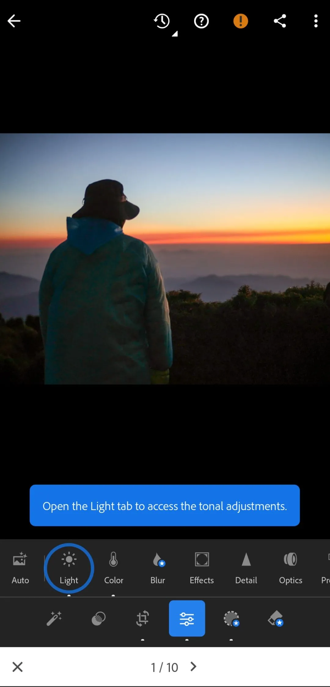 Giao diện hướng dẫn từng bước chỉnh sửa ảnh trong Adobe Lightroom Mobile, tập trung vào điều chỉnh màu sắc và chi tiết