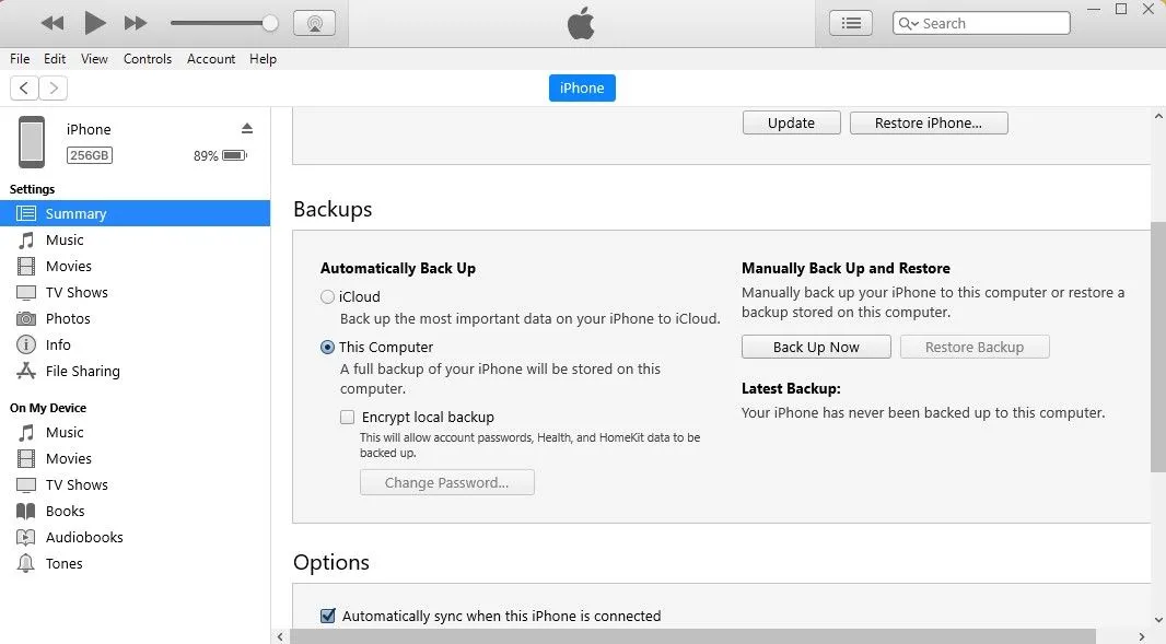 Giao diện iTunes hiển thị tùy chọn khôi phục bản sao lưu iPhone từ máy tính, một phương pháp hiệu quả để chuyển dữ liệu
