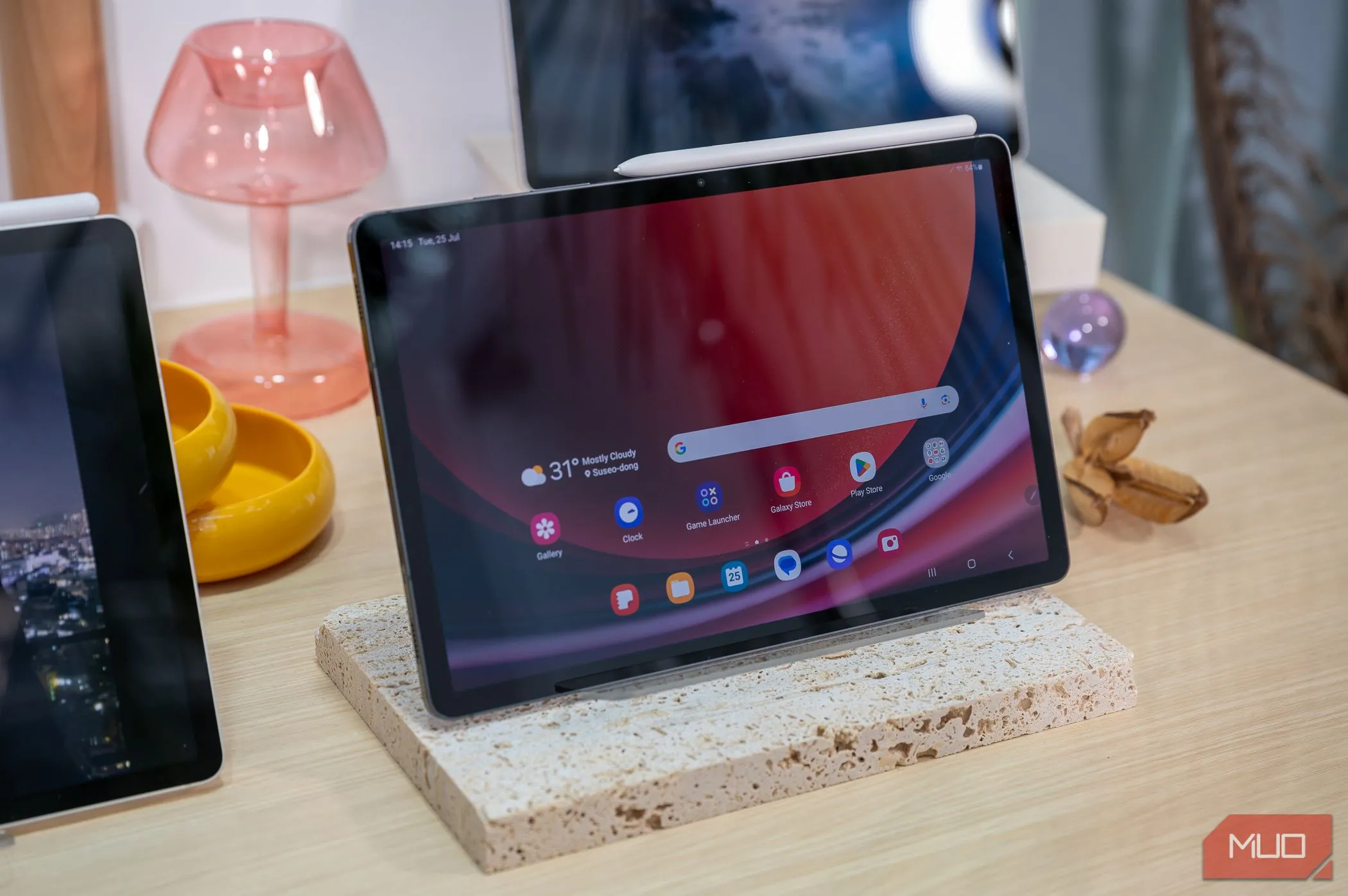 Giao diện màn hình chính của Samsung Galaxy Tab S9, minh họa khả năng đa hồ sơ người dùng