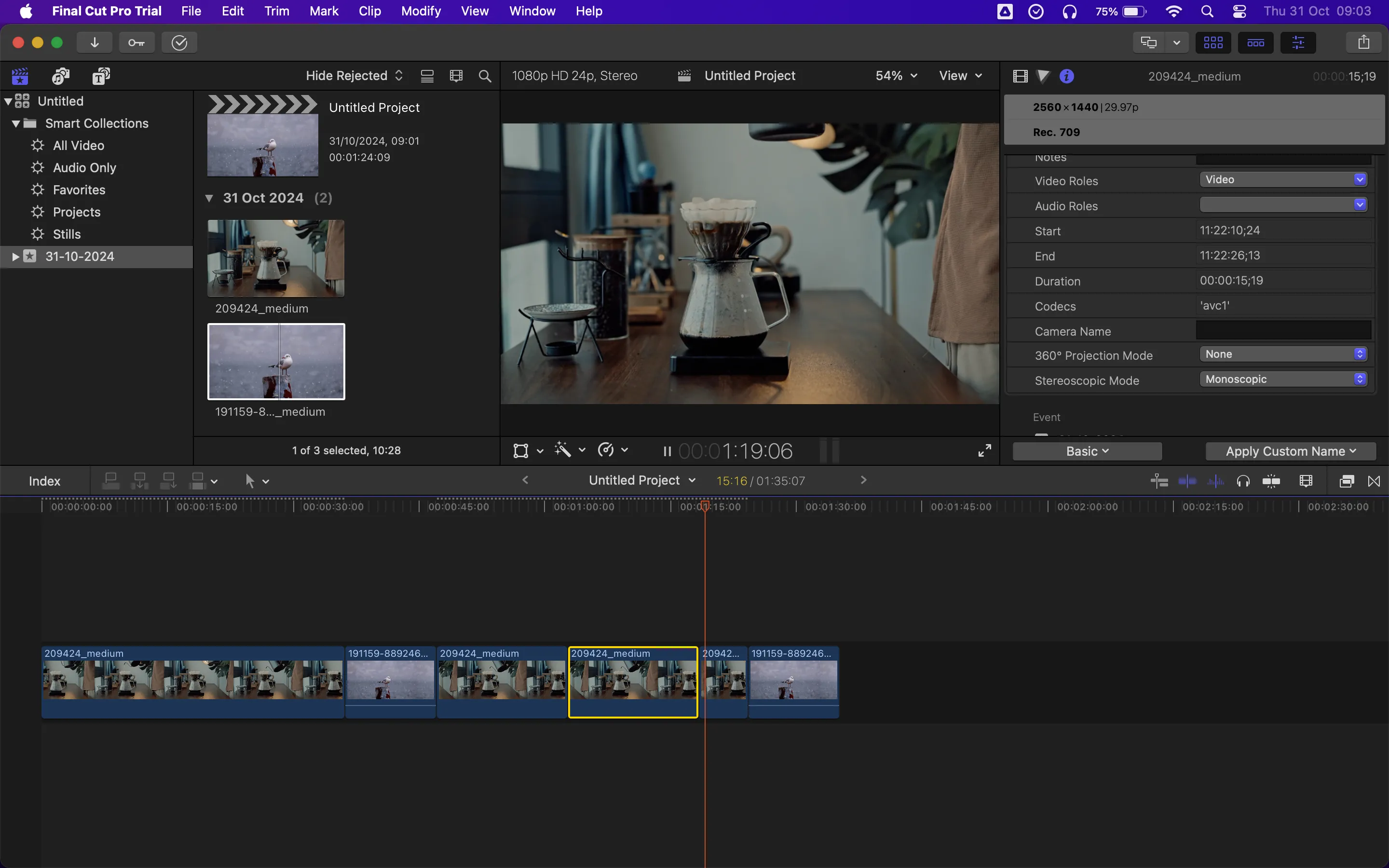Giao diện phần mềm Final Cut Pro trên màn hình iMac, thể hiện quy trình chỉnh sửa video chuyên nghiệp với timeline và các công cụ.