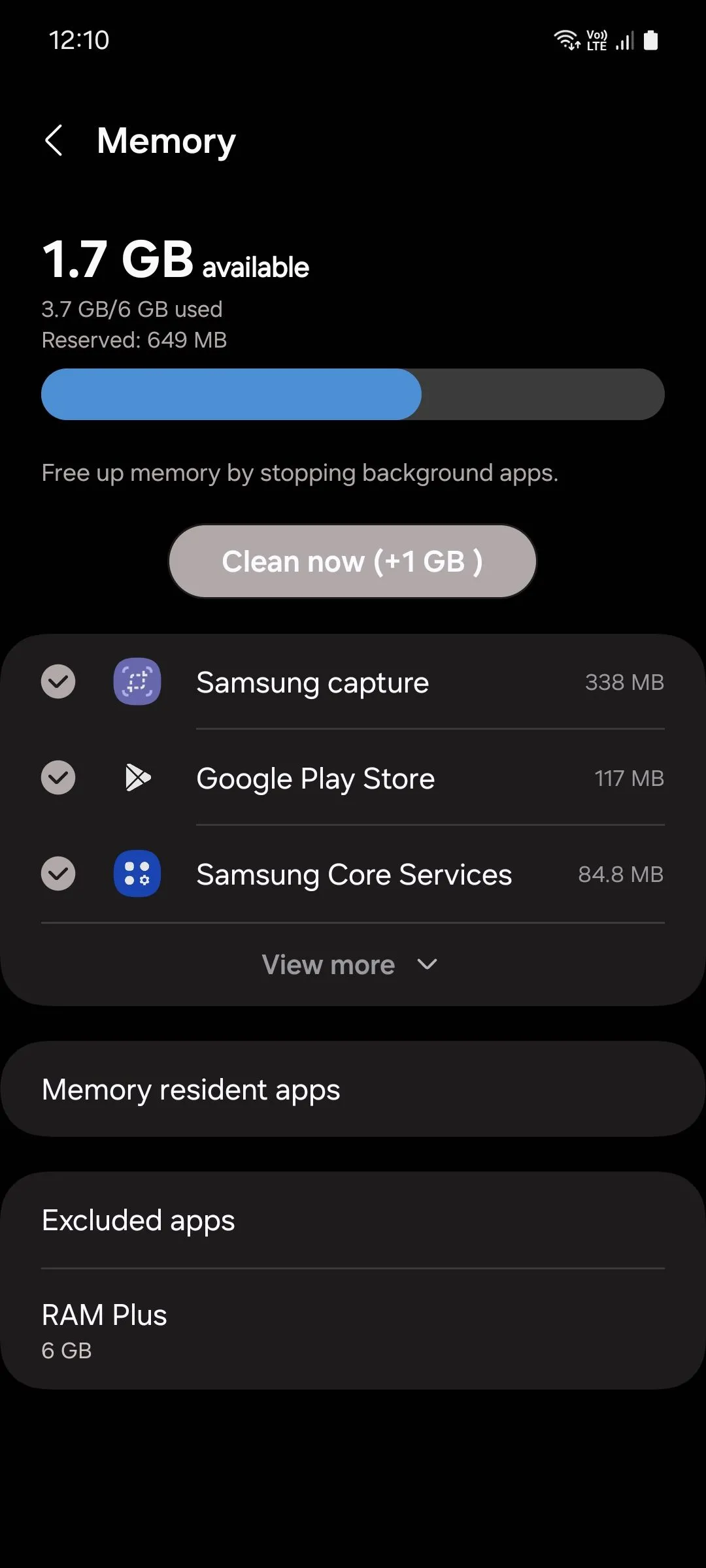 Giao diện Quản lý bộ nhớ trong Chăm sóc thiết bị của Samsung hiển thị các ứng dụng chạy trong bộ nhớ