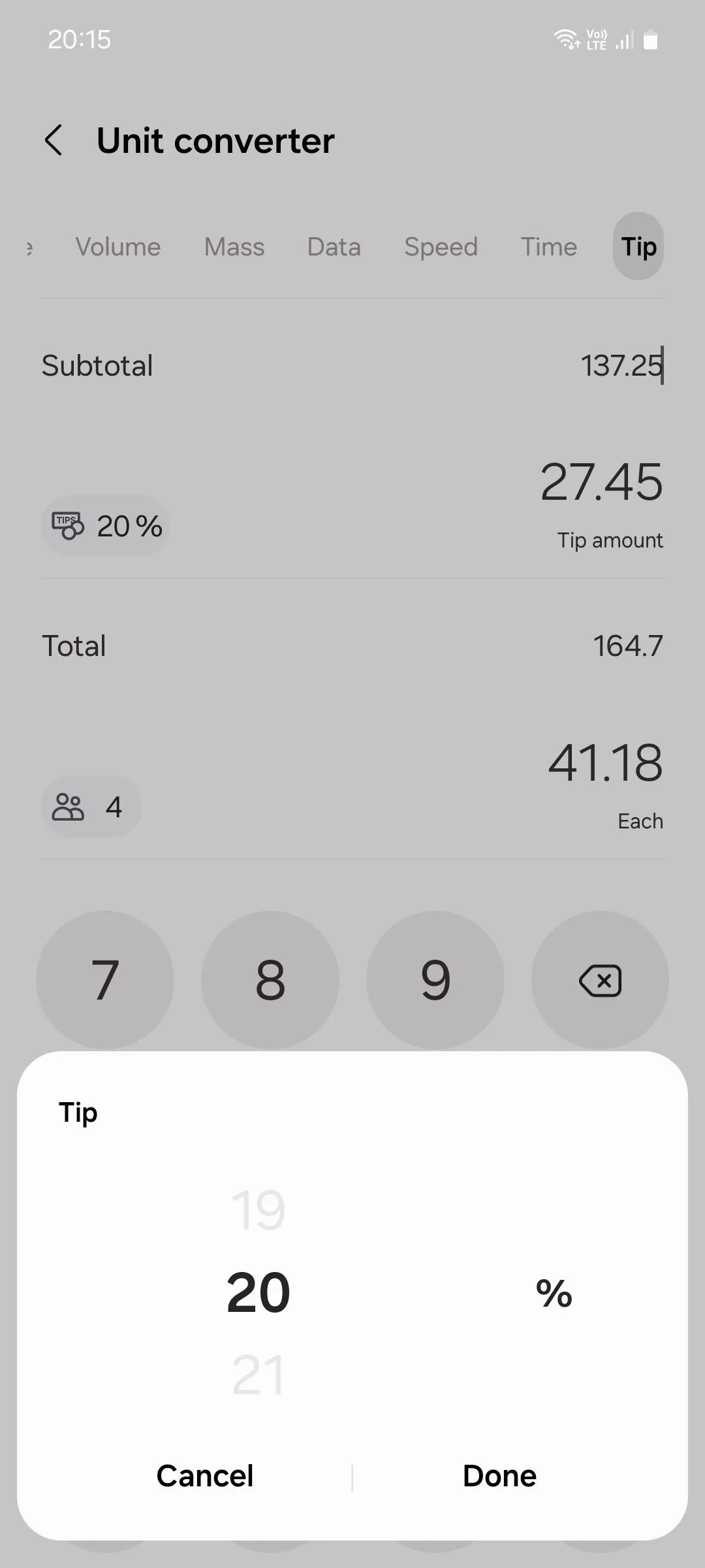 Giao diện ứng dụng Máy tính Samsung khi tính tiền tip và chia hóa đơn