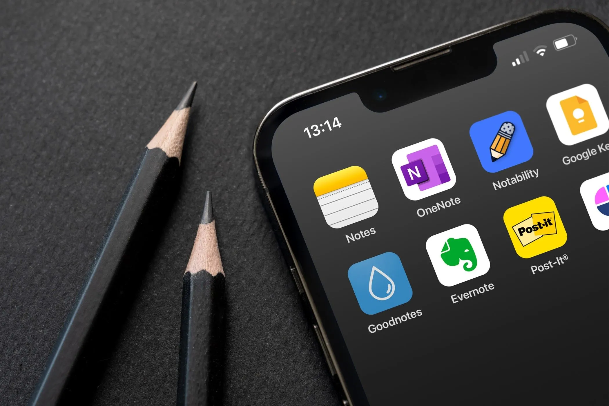 Hình ảnh điện thoại iPhone với các biểu tượng ứng dụng ghi chú, minh họa sự đa dạng và nhu cầu tính năng ghi chú nguồn.