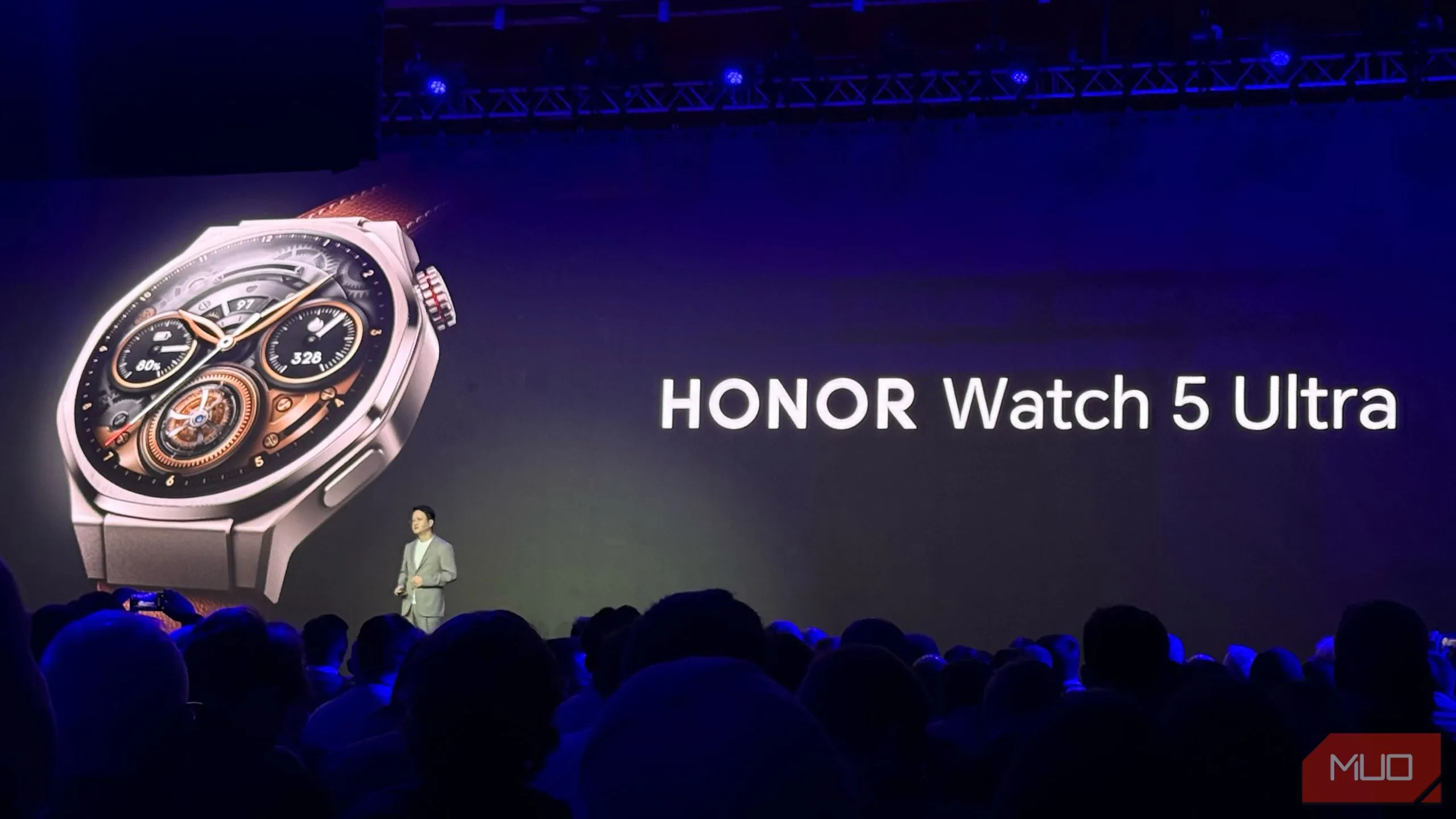 Honor giới thiệu Honor Watch 5 Ultra tại buổi họp báo MWC 2025