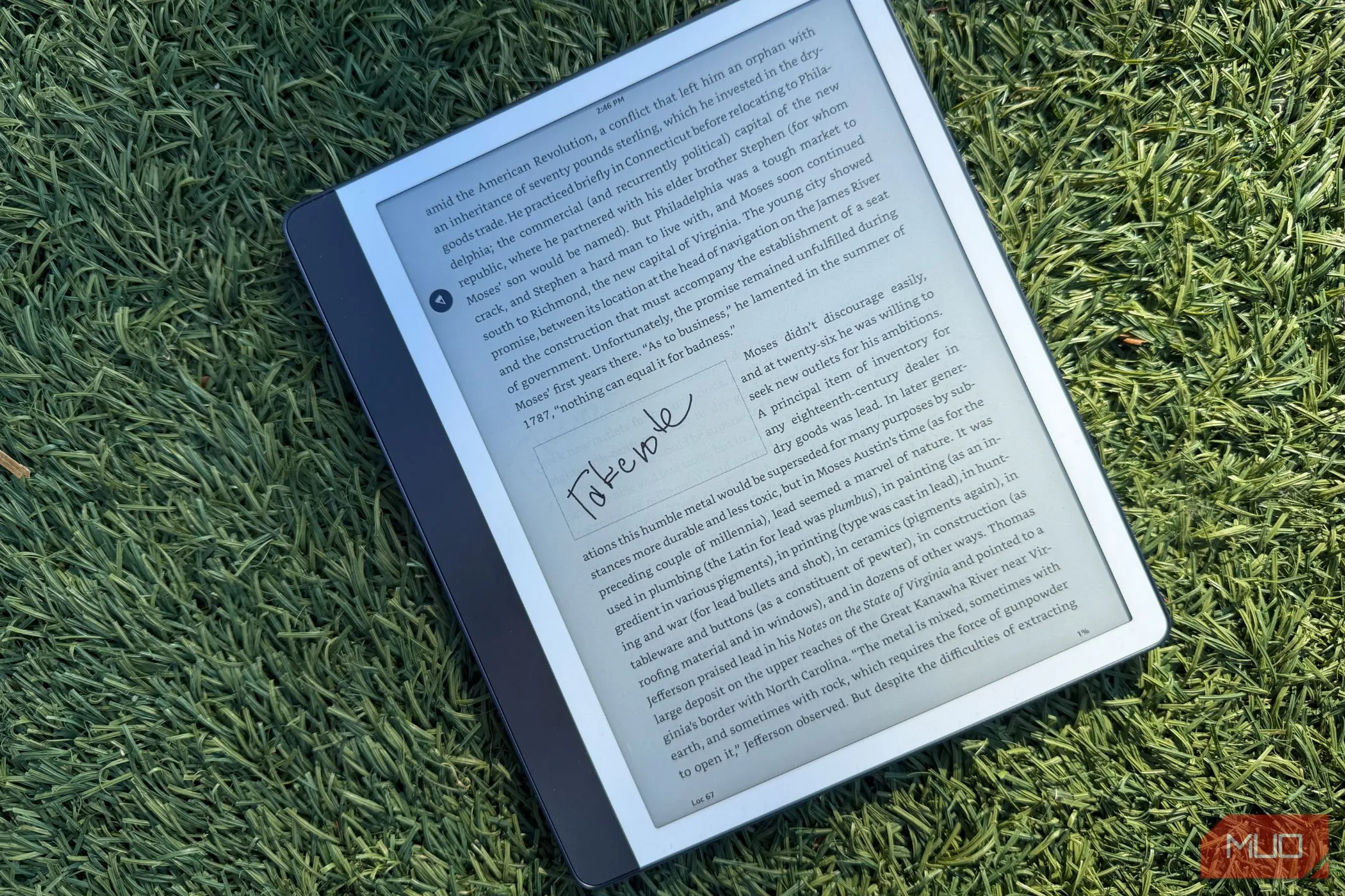 Khả năng ghi chú trực tiếp lên trang sách trên Kindle Scribe 2024 bằng tính năng Active Canvas