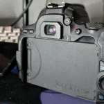Kính ngắm quang học của máy ảnh DSLR Canon 200D, hiển thị hình ảnh chân thực trước khi chụp