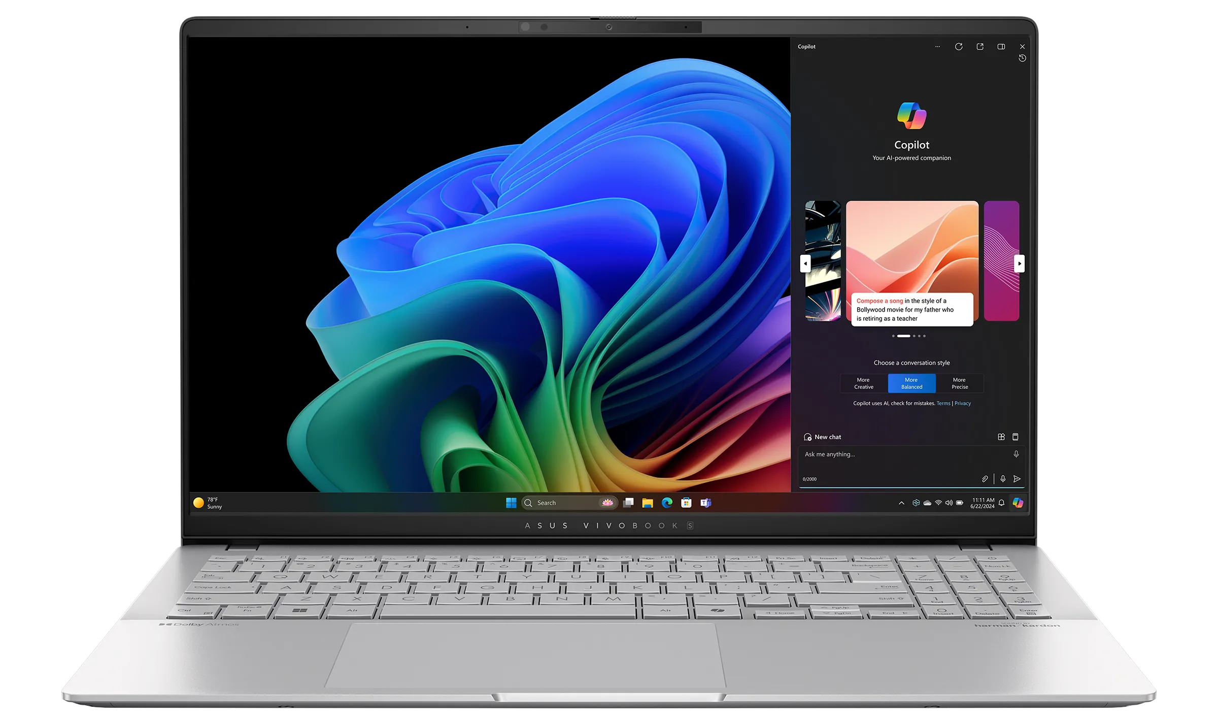Laptop ASUS Vivobook S15 với màn hình OLED 15.6 inch rực rỡ và bàn phím đầy đủ